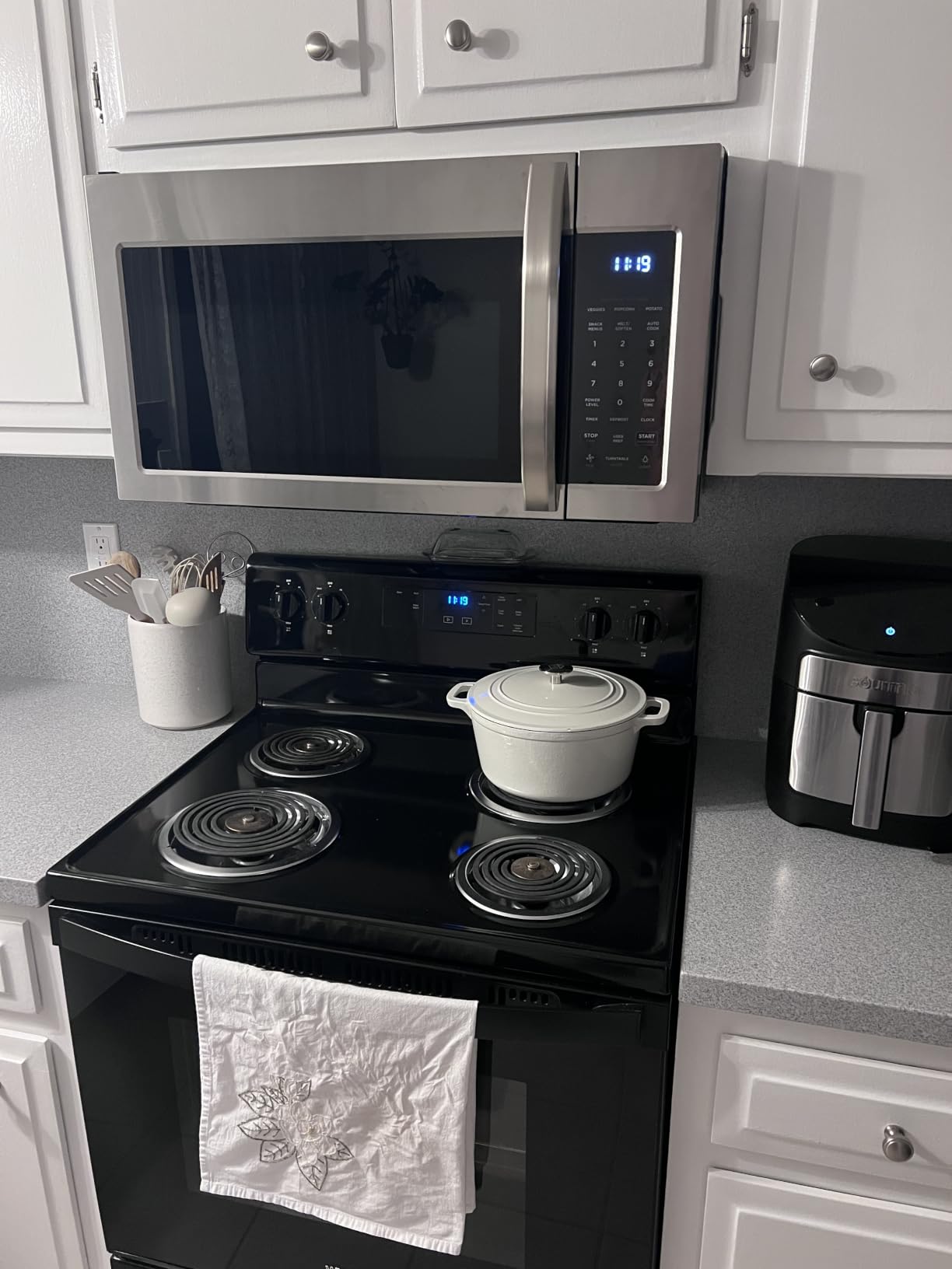 Midea Over the Range Microwave Oven, 1.7 Cu.Ft, 1000W, Stainless Steel, Smart Touch Panel, 18 Auto Cook Menus, 300 CFM Ventilation, 10 Power Levels customer photo 1