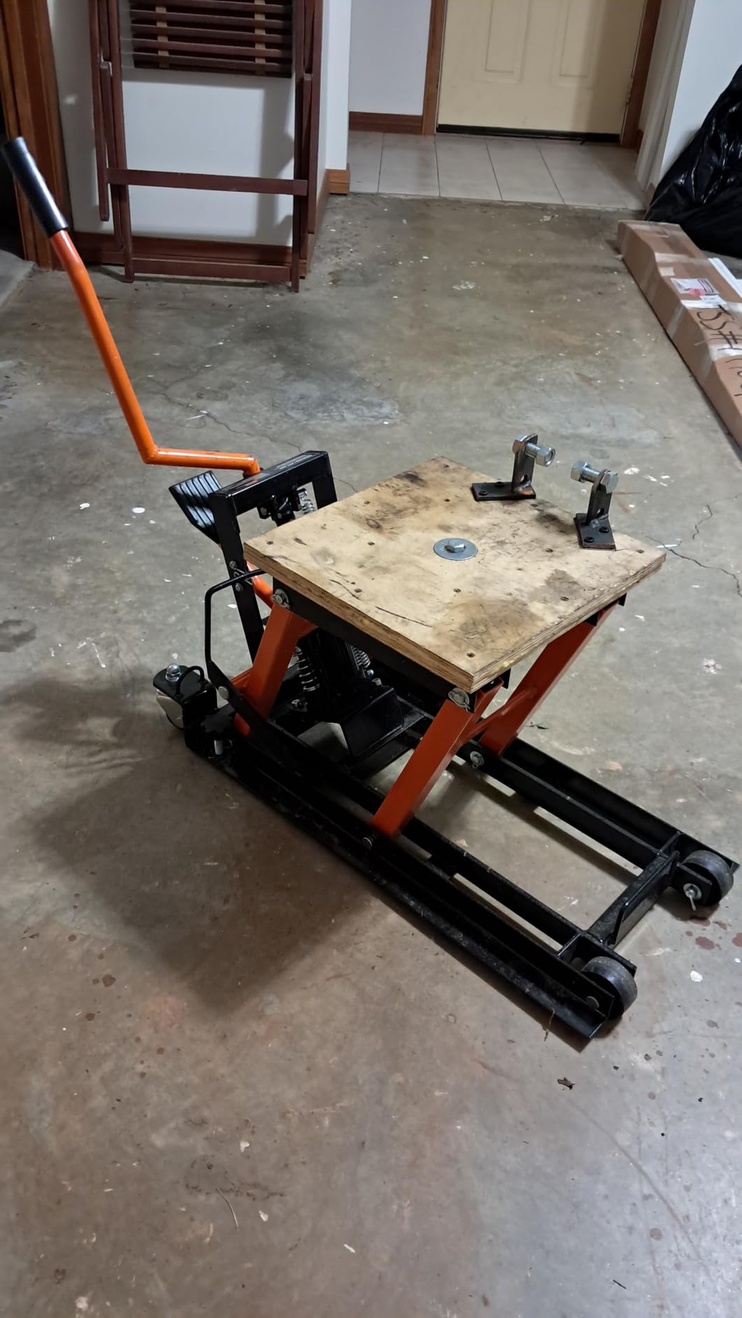 VEVOR Hydraulic Motorcycle Lift Jack 1500 LBS Capacity ATV Scissor Lift Jack, Portable Motorcycle Lift Table with 4 Wheels, Hydraulic Foot-Operated Hoist Stand for Motorcycle ATV UTV Powersports customer photo 2