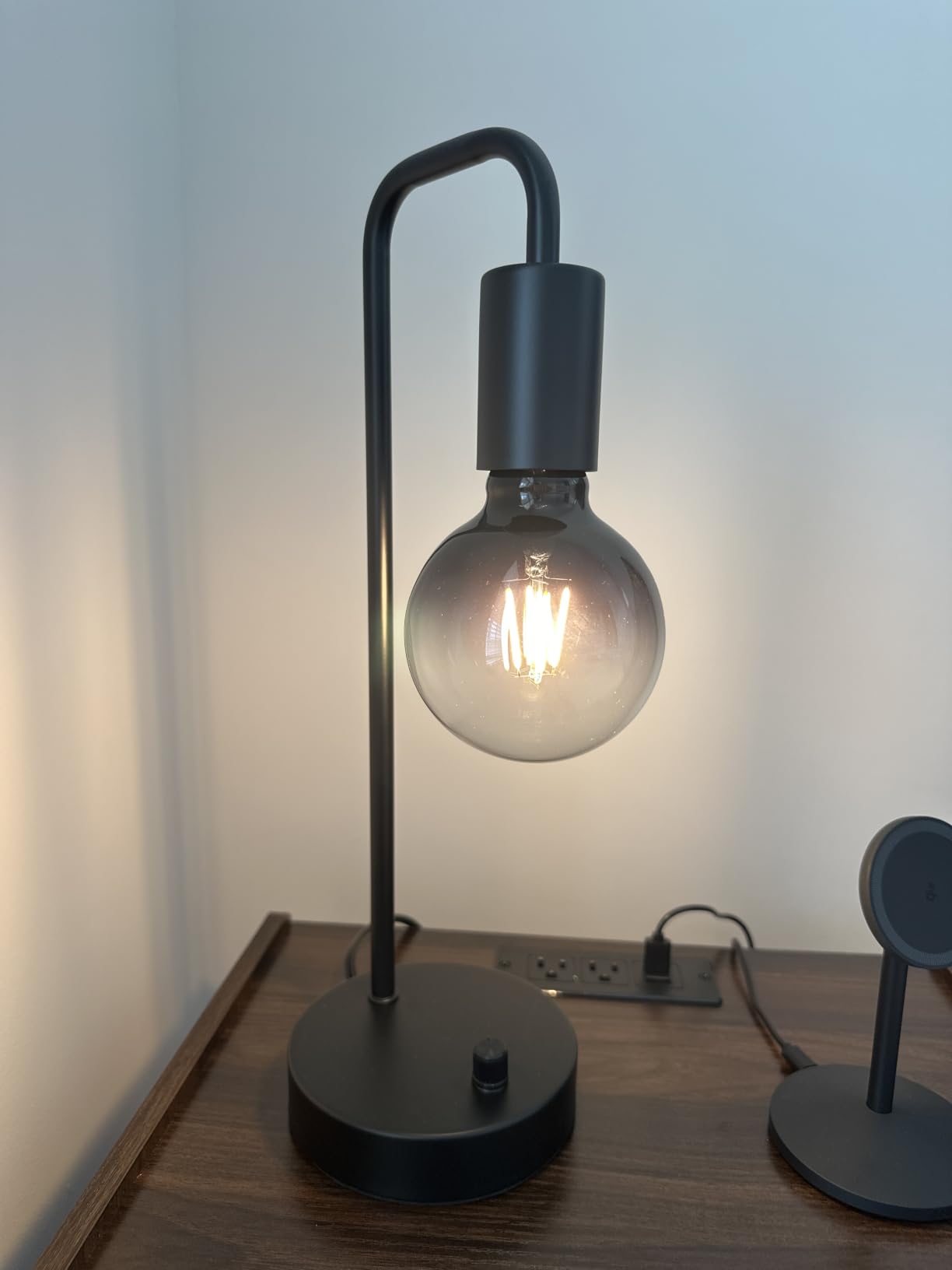 ONEWISH Industrial Table Lamp for Bedroom, Fully Dimmable Modern Bedside Lamps with 2700K Warm Light Bulb for Kids Reading, Minimalist Nightstand Lamps for Living Room, Office (Bulb Included) customer photo 1