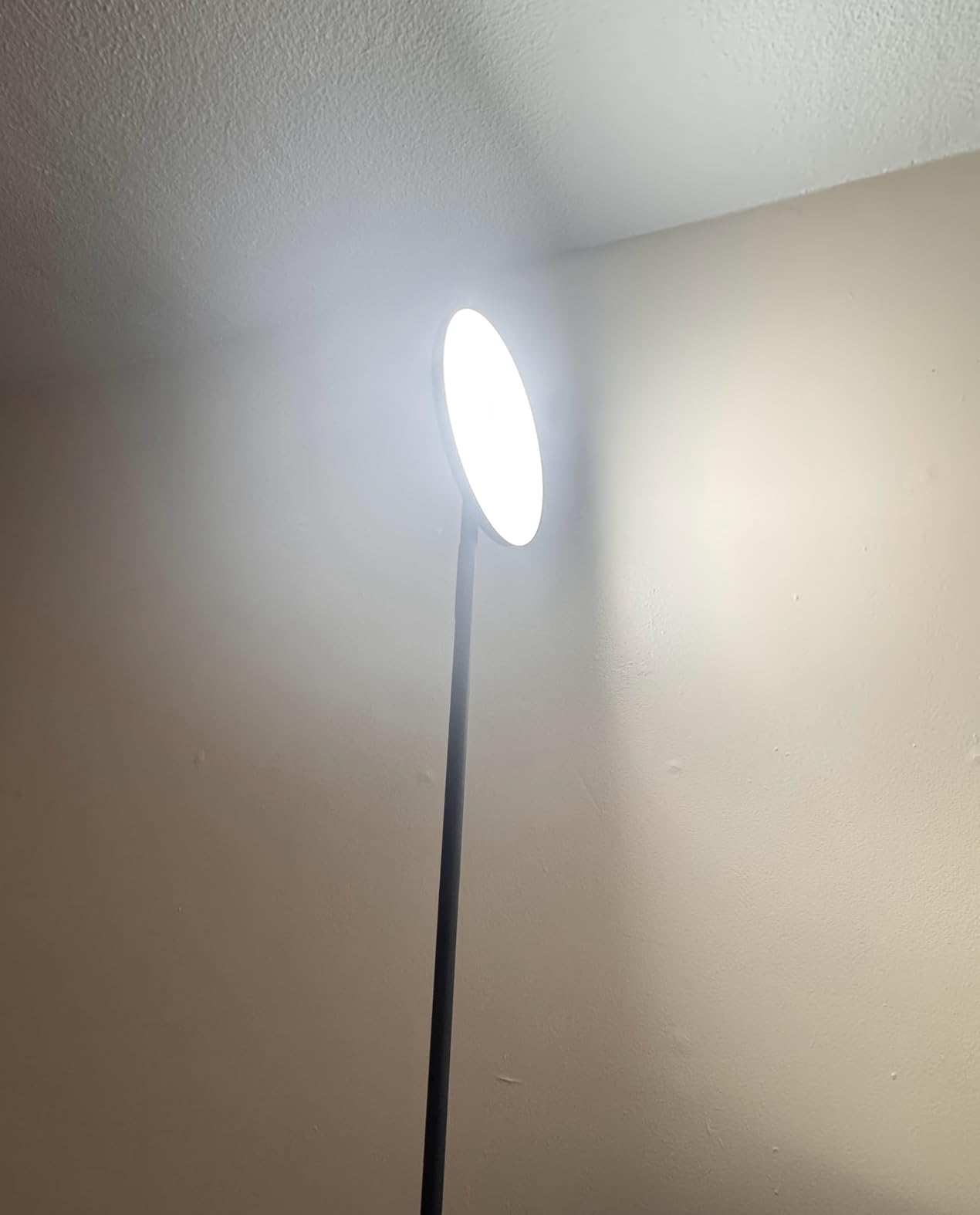hanaking Upgraded Floor Lamp, 30W/2600LM Super Bright Floor Lamp with Remote Control, Stepless Adjust Color Temperatures and Brightness, Torchiere Standing Lamp for Living Room Bedroom Office customer photo 2