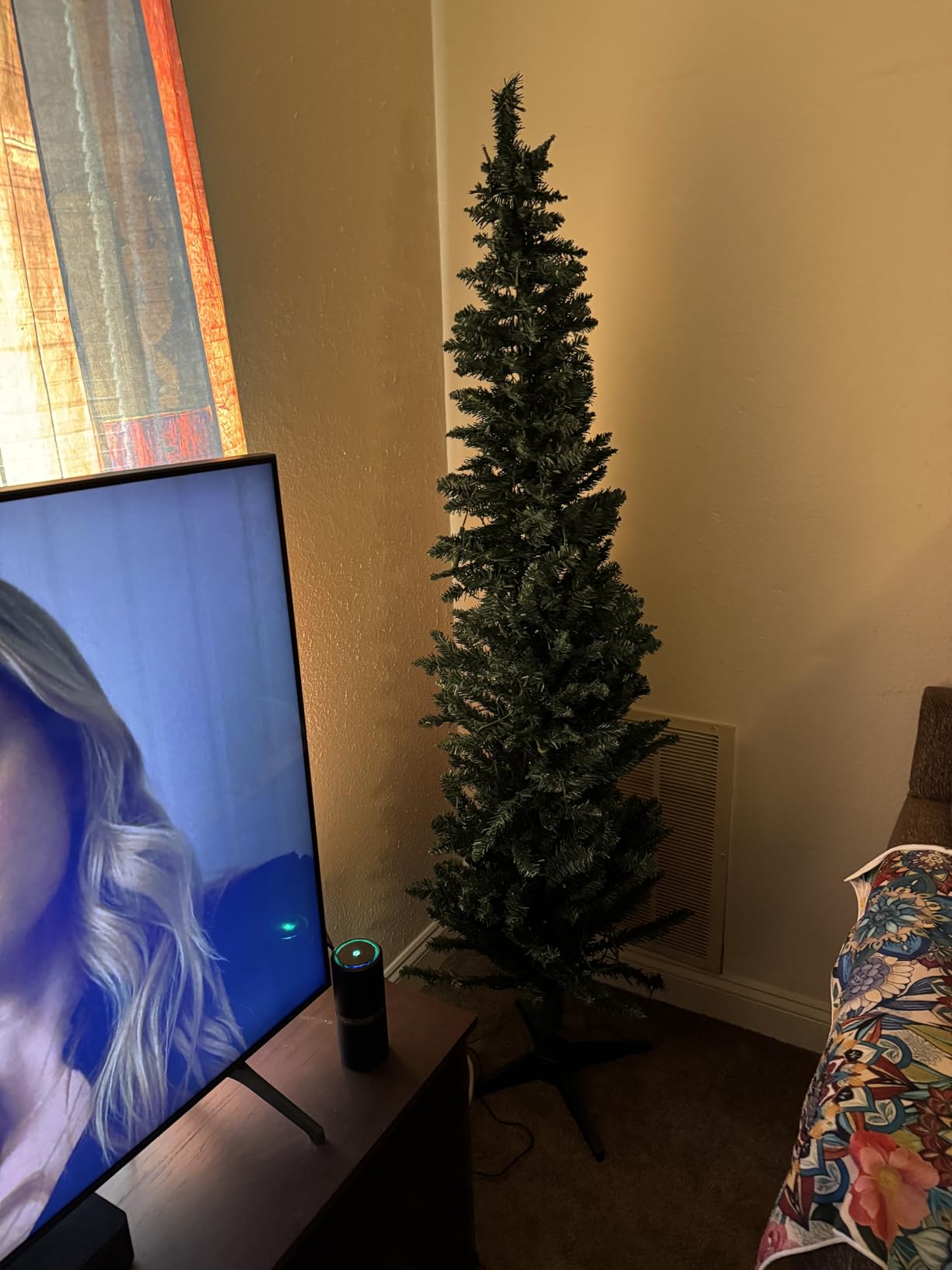 HOMCOM 6' Tall Pre-Lit Slim Noble Fir Artificial Christmas Tree with 200 Warm White LED Lights and 390 Tips customer photo 1
