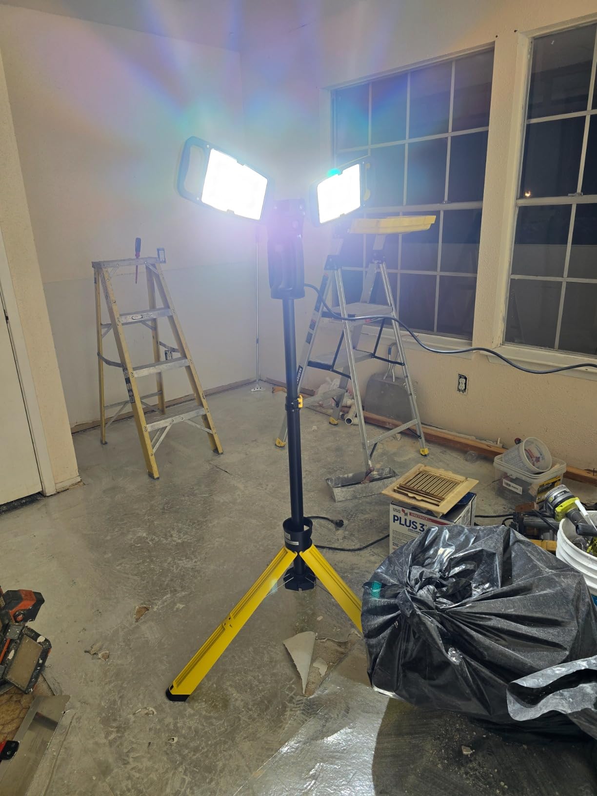 Work Light with Stand, 12000 Lumen Dual-Head LED Work Light with Telescoping Tripod, Portable Corded LED Job Site Lighting 5000K 100W Indoor Outdoor Lighting customer photo 2