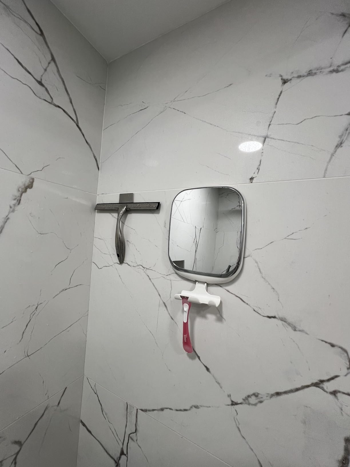 TAILI Shower Mirror Fogless for Shaving, Fogless Mirror for Shower with Tray | Shaving Mirror with Razor Holder, Anti Fog No Drill, Removable, Wall Mounted Bathroom Accessories with Powerful Suction, White customer photo 1