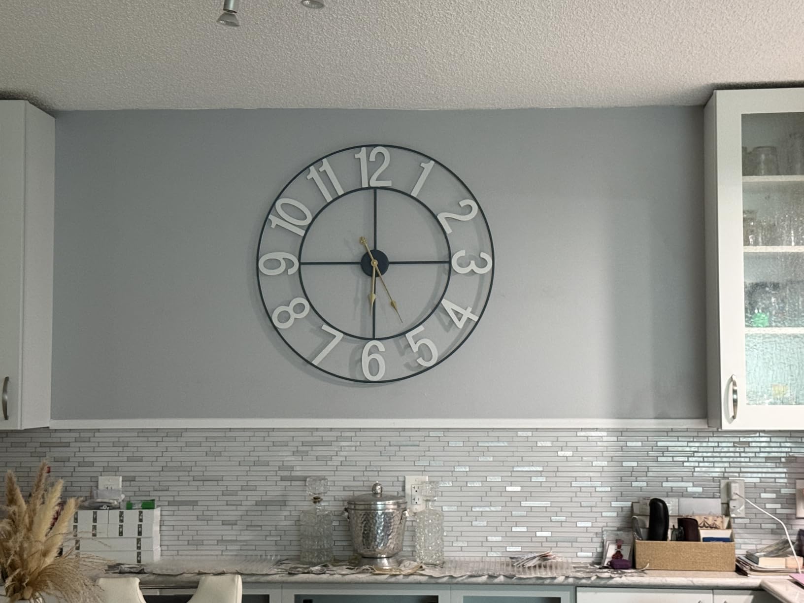 Sorbus Large Wall Clock for Living Room Decor - Wall Clock for Kitchen - 24 inch Big Wall Clock Decorative - Metal Wall Art - Analog Large Clock for Bedroom, Home, Kitchen, Office, Wall Decor (Black) customer photo 1
