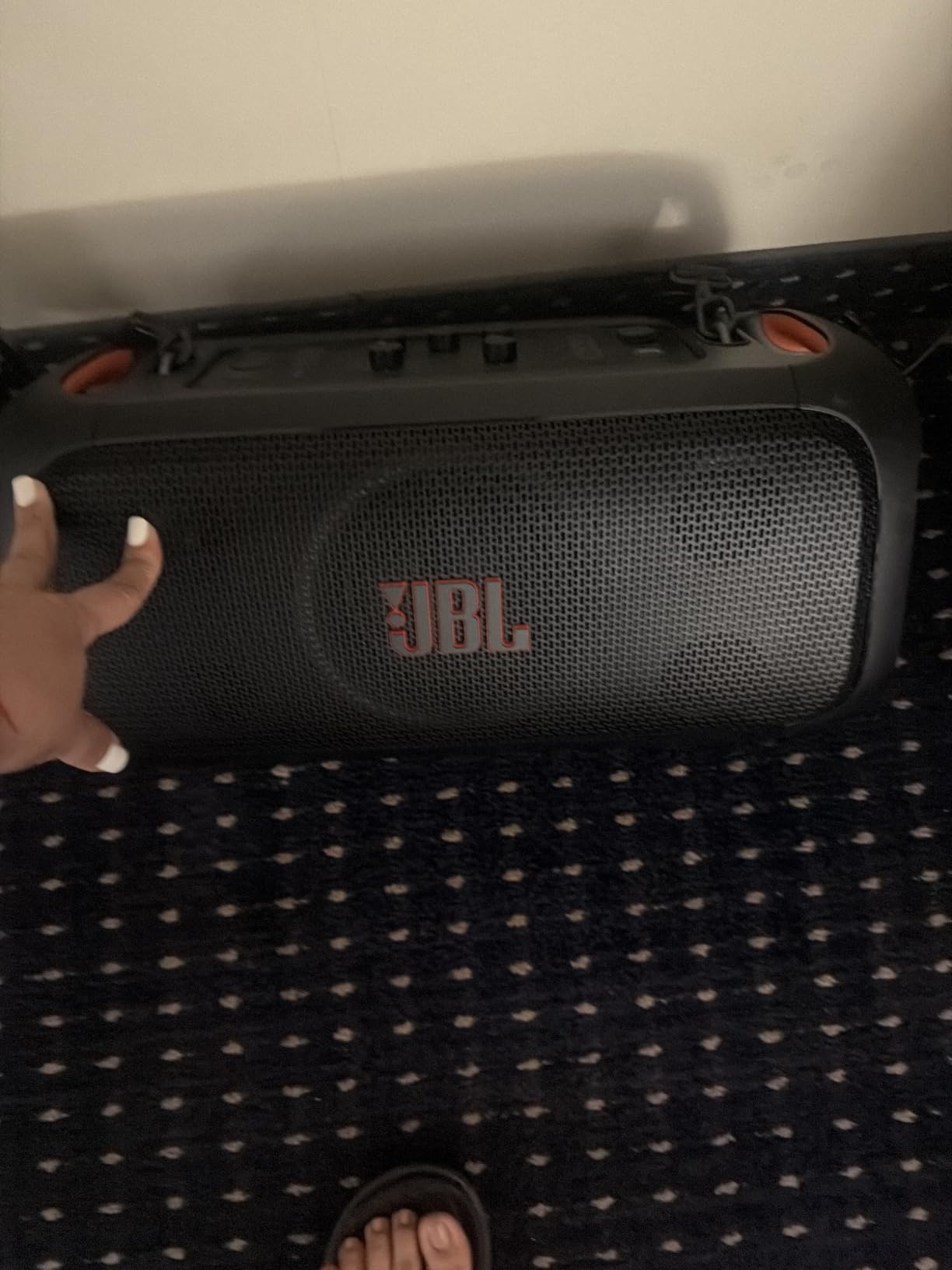 JBL PartyBox On-The-Go Essential - Portable Party Speaker with Built-in Lights and Wireless mic, Amazing JBL Pro Sound, IPX4 splashproof Protection, 6 Hours of Playtime, Convenient Shoulder Strap customer photo 2
