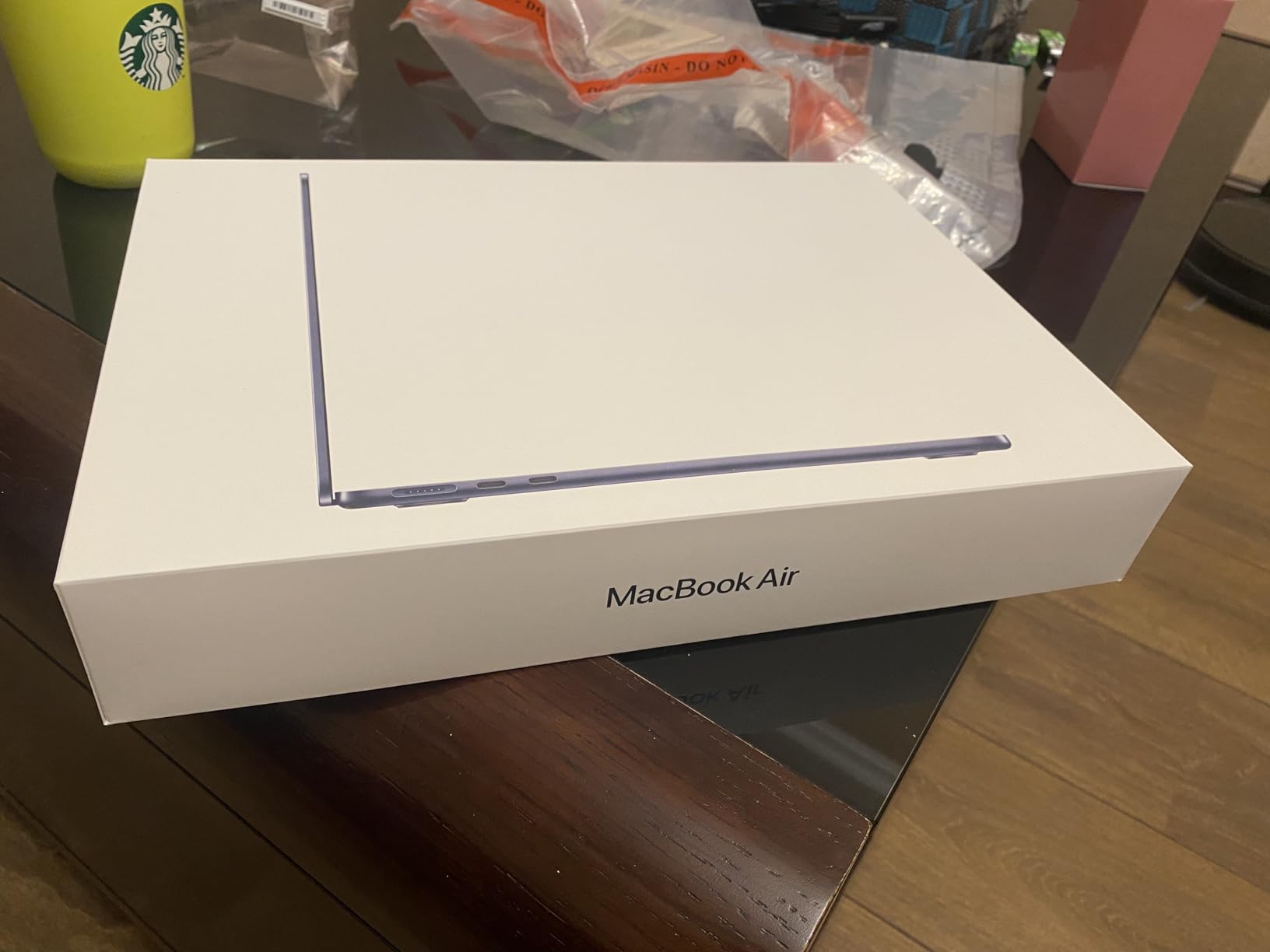 Apple 2024 MacBook Air 13-inch Laptop with M3 chip: Built for Apple Intelligence, 13.6-inch Liquid Retina Display, 16GB Unified Memory, 512GB SSD Storage, Backlit Keyboard, Touch ID; Starlight customer photo 2