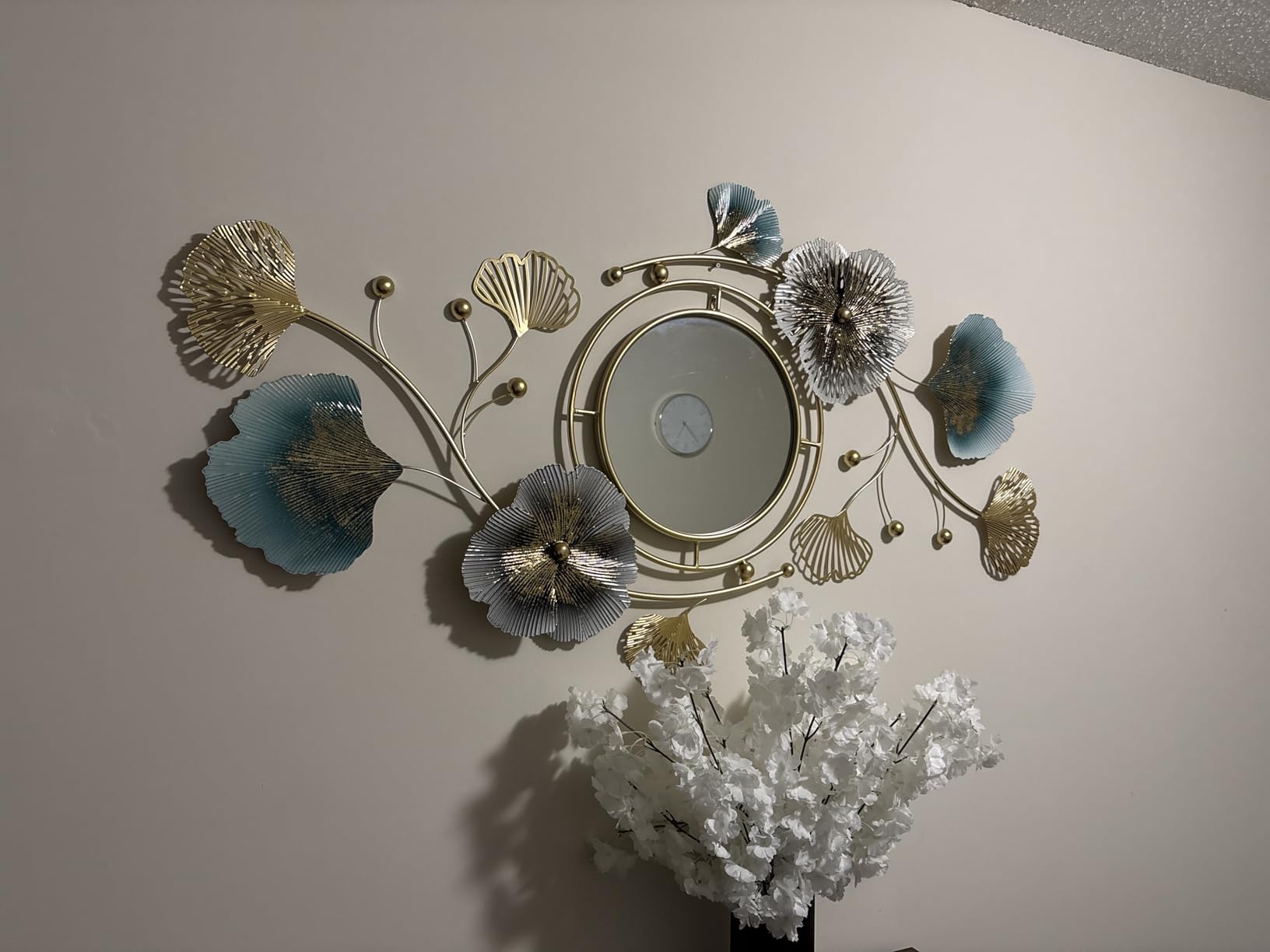 Metal Wall Mirrors Decor, Large Ginkgo Leaf Wall-Mounted Mirrors, Big Wall Decor Mirror, 3D Creative Modern Hanging Wall Mirrors Decorative, for Living Room Bedroom Entryway Bathroom (59X33 Inch) customer photo 1