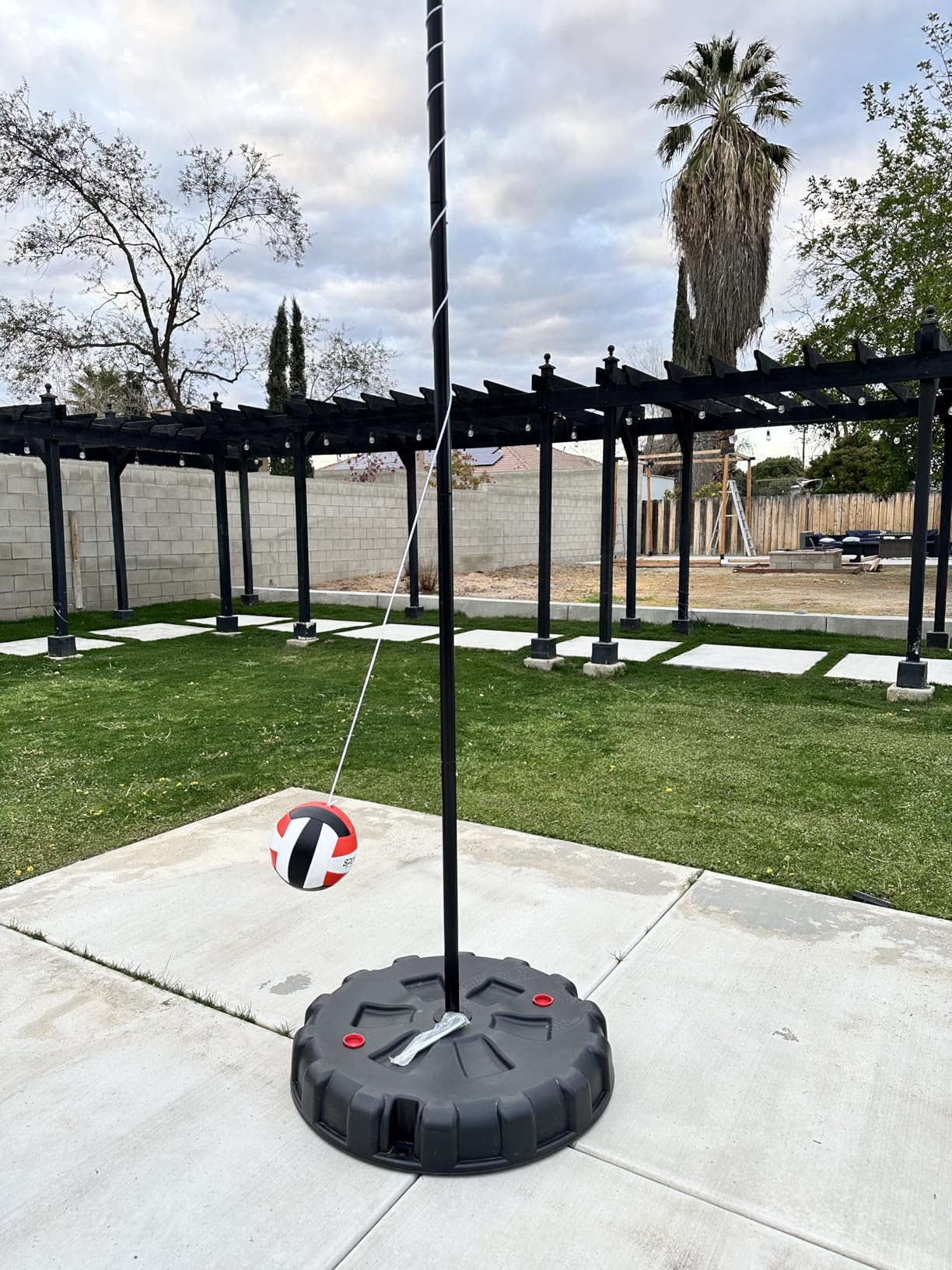 SPOYNAL Portable Tetherball Set with Tetherball Ball, Rope and Pole, Tether Ball and Rope with Heavy Duty Poles and Sturdy Base for Adults Outdoor Backyard Lawn Beach Game customer photo 1