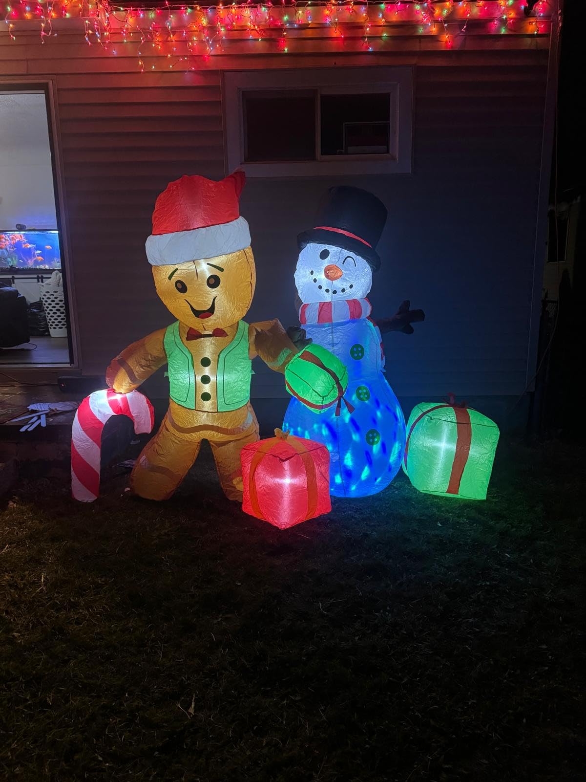 COOLWUFAN 6 FT Christmas Decorations Outdoor Inflatables Gingerbread Man Snowman Blow Up Yard Decor, Outdoor Inflatables Decorations with Rotating LED Light for Garden Patio Lawn Holiday Party Xmas customer photo 1