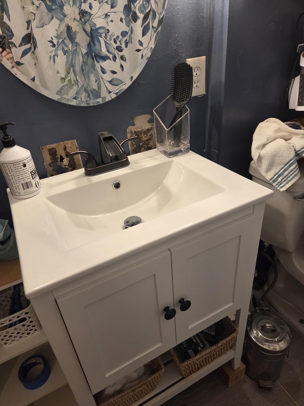 Merax 24 inch Bathroom Vanity with Sink,Small Bathroom Sink Cabinet with Ceramic Basin,Single Bathroom Vanities with 2 Doors,Solid Wood Frame,White customer photo 2