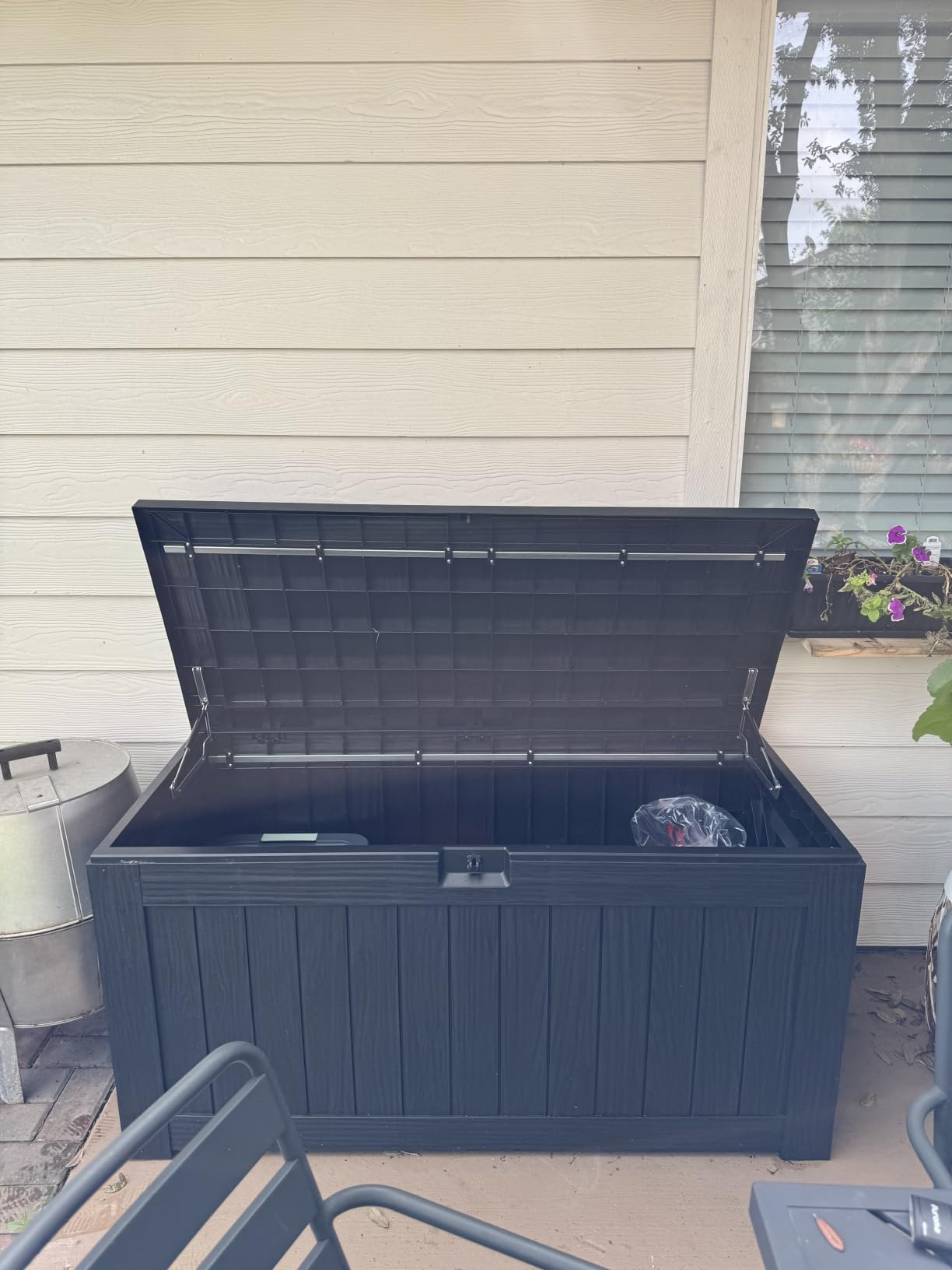 Devoko 120 Gallon Deck Box Resin Outdoor Storage Box Waterproof for Patio, Large Outdoor Storage Bench Lockable for Outside (Black) customer photo 2