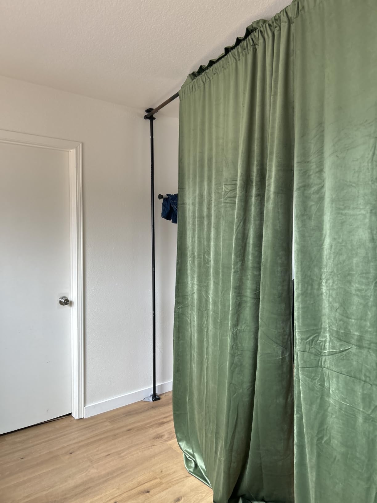 SUNALLY Room Divider Curtain Rod, No Drilling Room Separator for Space Partition Adjustable 4-10ft(H) 28-70inch(W) Heavy Duty Temporary Wall Divider Floor to Ceiling Tension Rod, Black customer photo 1