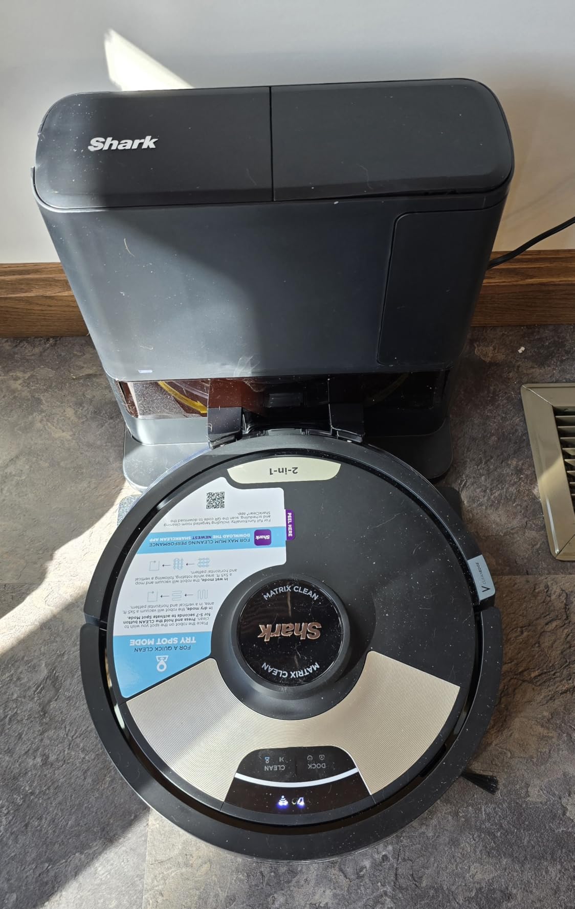 Shark Matrix Plus | 2-in-1 Robot Vacuum & Mop for Carpets & Hard Floors | Sonic Mopping & Powerful Suction for Pet Hair | Self-Empty Base | 45-Day Capacity | HEPA | LiDAR Nav | AV2630WA customer photo 1