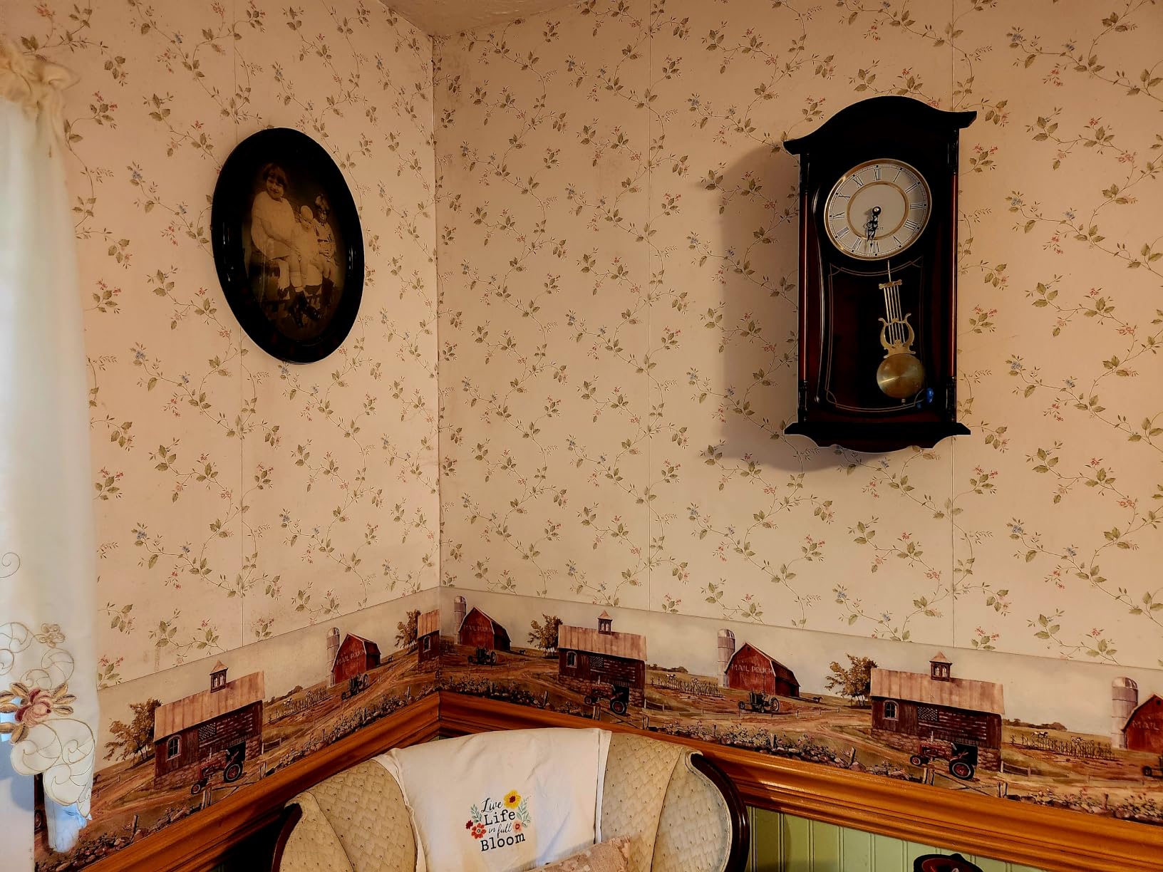 AYRELY 22IN Grandfather Vintage Wall Clock with Pendulum and Chime customer photo 1
