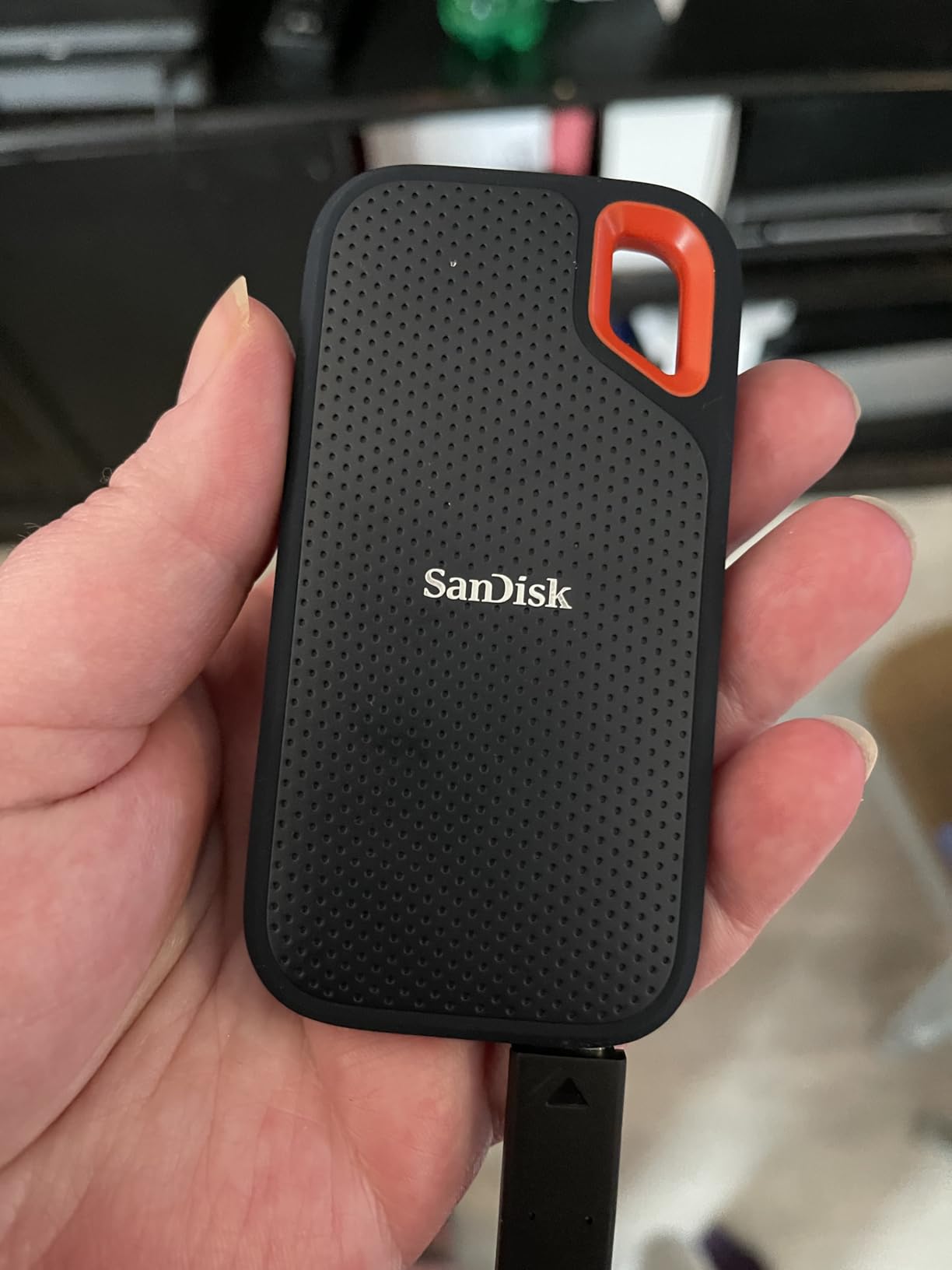 2TB SANDISK Extreme PRO Portable SSD with USB4, Up to 3800 MB/s Read and 3700MB/s Write, USB-C, USB 3.2, Backwards Compatible, IP65 Water and Dust Resistance customer photo 1