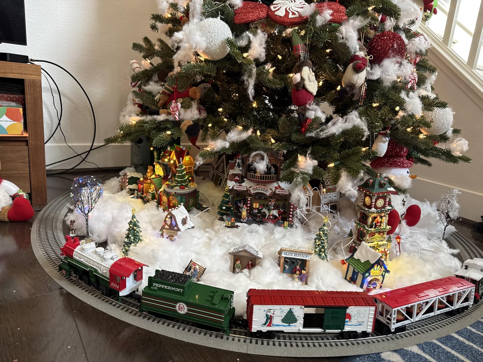 Lionel Peppermint Railroad Electric O Gauge Train Set with Remote, Age 14+ | Bluetooth 5.0, Remote Control, Freight Cars, FasTrack, Lights, Smoke, & Sounds customer photo 1