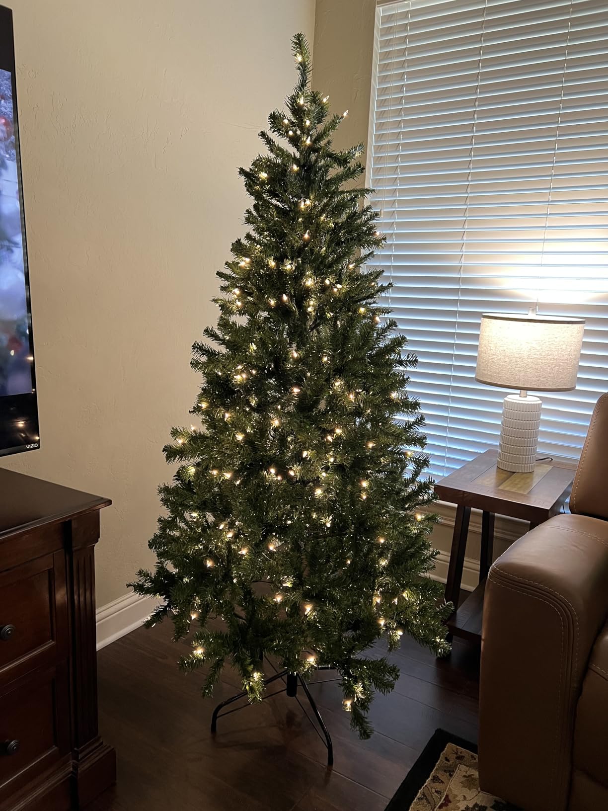 National Tree Company 6ft Pre-Lit North Valley Spruce Christmas Tree | 300 Clear Lights, 800 Branch Tips, Includes Stand, Artificial, Green customer photo 2