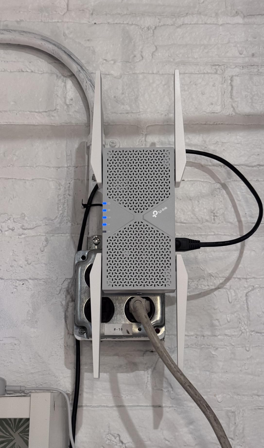 TP-Link BE10000 Wi-Fi 7 Tri-Band Range Extender (RE653BE) - 10 Gbps, 2.5G Ethernet, Up to 2800 sq.ft, 128 Devices, 6 GHz, MLO, EasyMesh customer photo 1