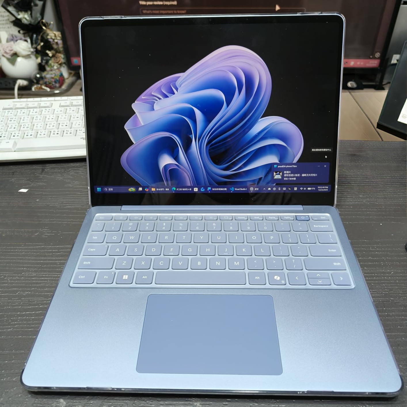 Surface Laptop (2025), Windows 11 Copilot+ PC, 13