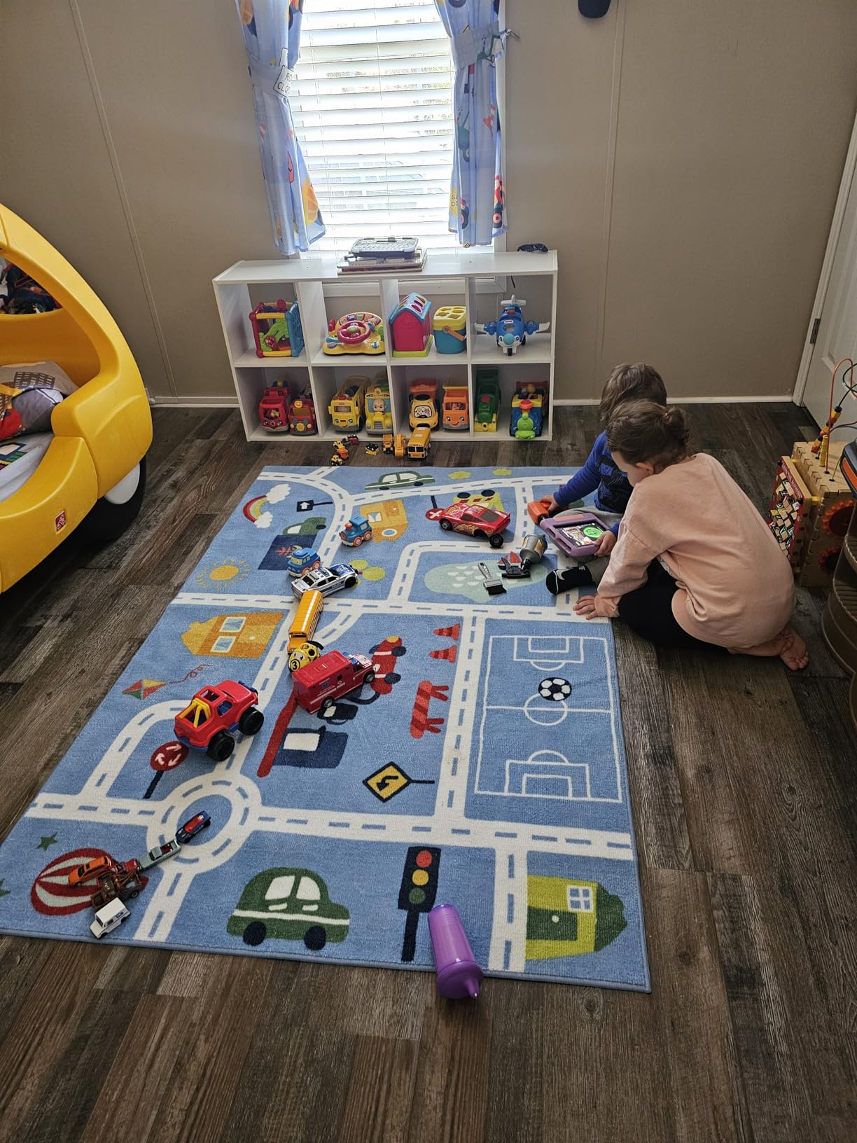 Amazon Basics Kids Printed Area Rug, Soft, Non-Slip, Machine Washable, 3' W x 5' L, Colorful Dots customer photo 1