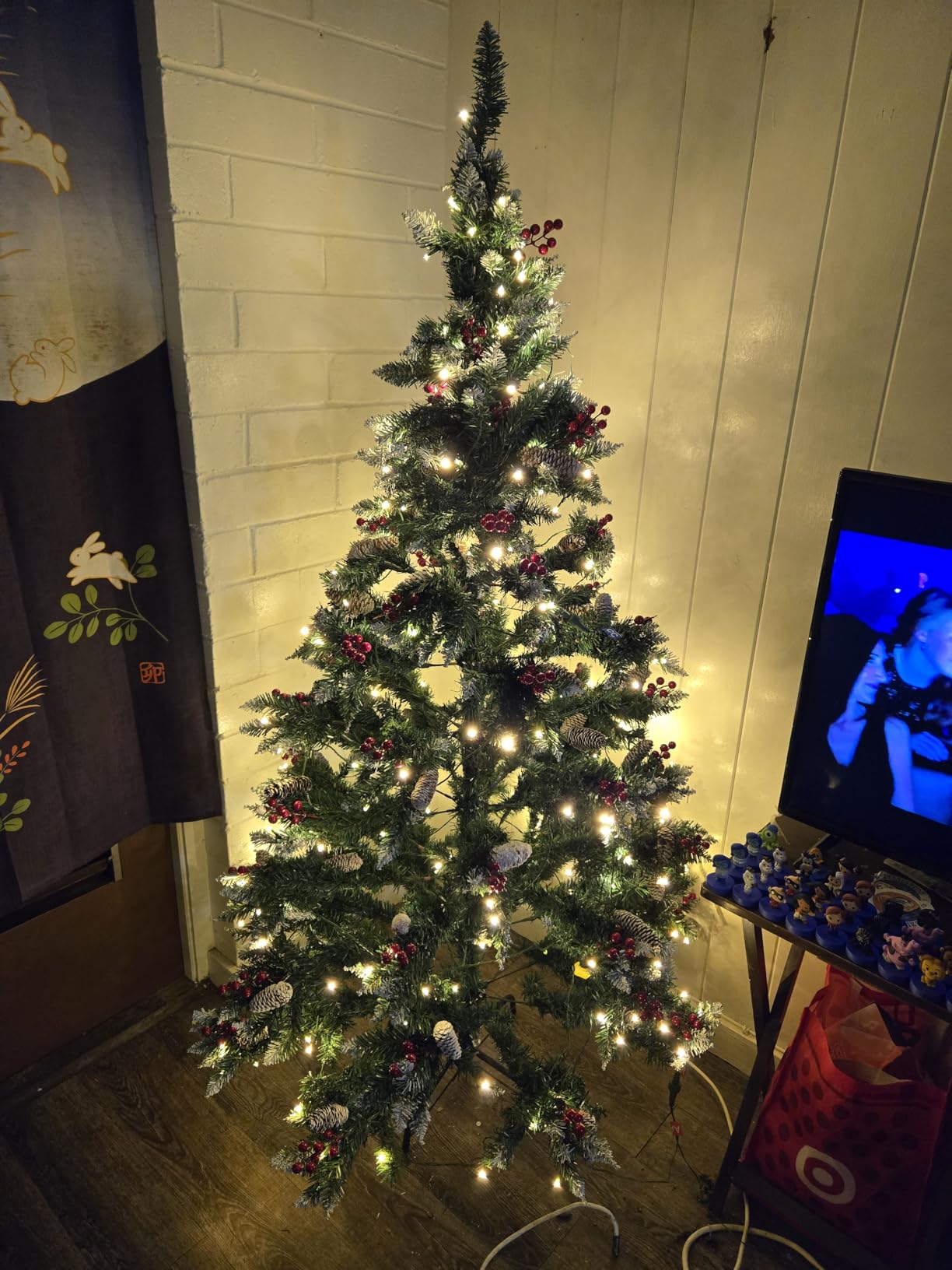 YITAHOME Prelit Snow Flocked Christmas Tree 7.5ft with Remote | Hinged Pine Christmas Tree w/ 550 Warm White/Multicolor Changing Lights, 1278 Tips and Foldable Base for Home, Party Decor customer photo 1