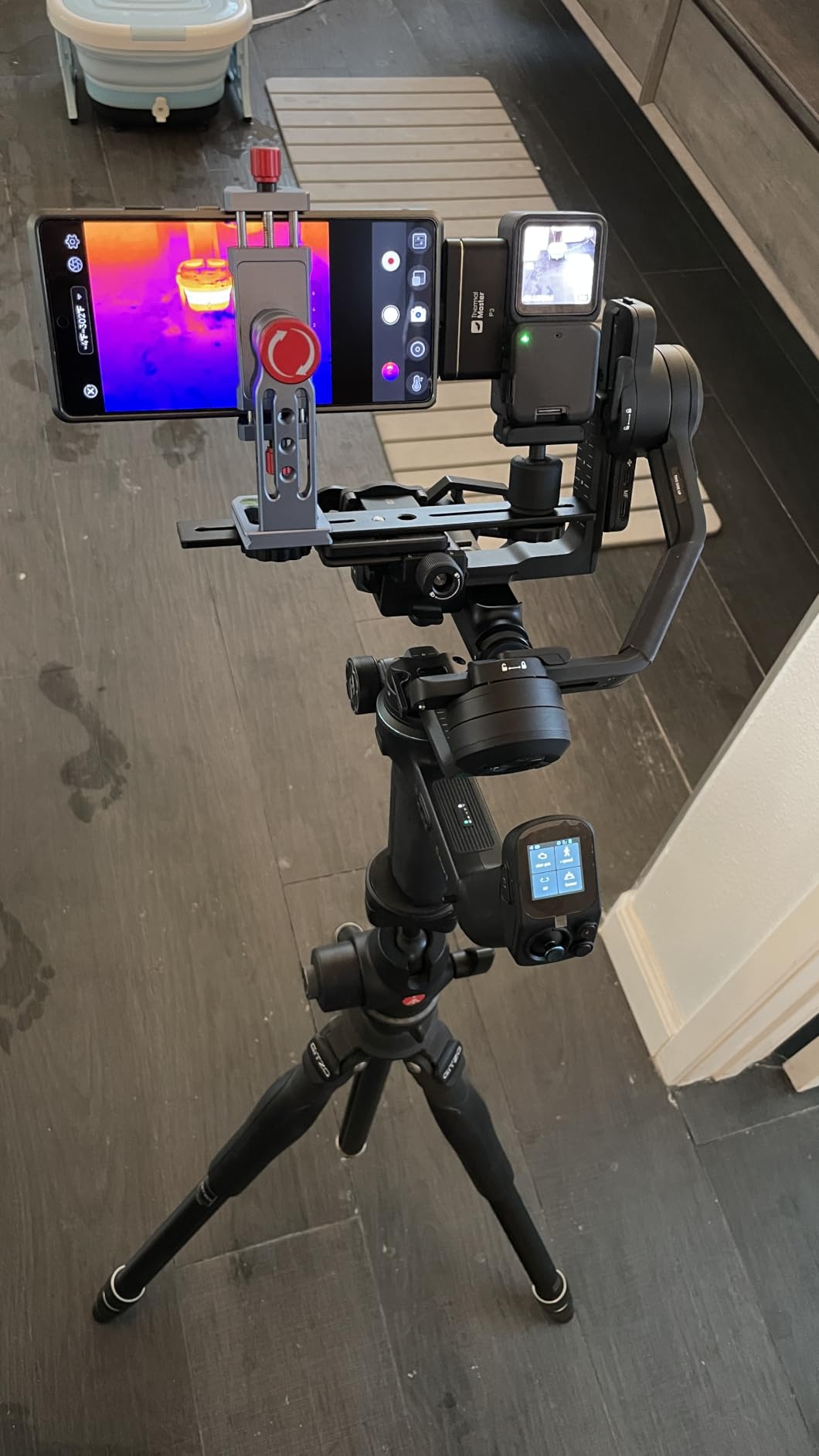 FeiyuTech SCORP 3 KIT Gimbal Stabilizer for DSLR and Mirrorless Camera, AI Tracking, Detachable Handle, 3-Axis Gimbal for Sony/Canon/Nikon/Fujifilm, Max 3.5KG/7.72lbs, Touch Screen with Carrying Bag customer photo 1