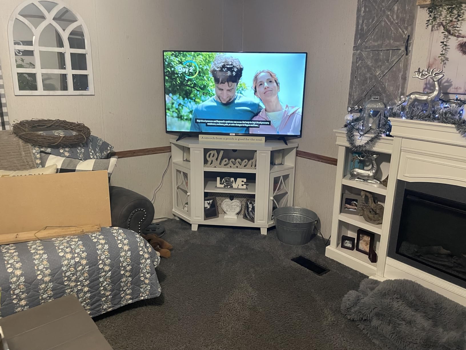 RoyalCraft Corner TV Stands with 18'' Fireplace for TVs up to 55'', Media Console Table with Adjustable Shelves, Acrylic Doors with Diamond Design, Entertainment Center for Living Room, Black customer photo 1