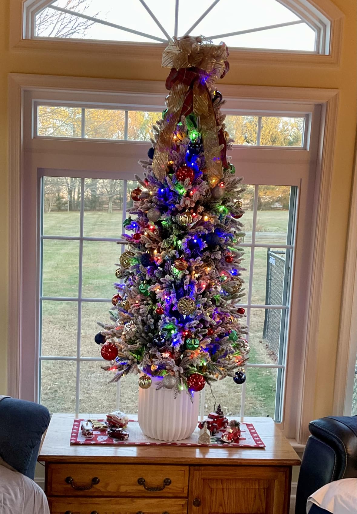 Best Choice Products Prelit Potted Pencil Christmas Tree, 6Ft Flocked Realistic Artificial Lighted Holiday Décor, 250 Twinkling LEDs for Home, Porch customer photo 1