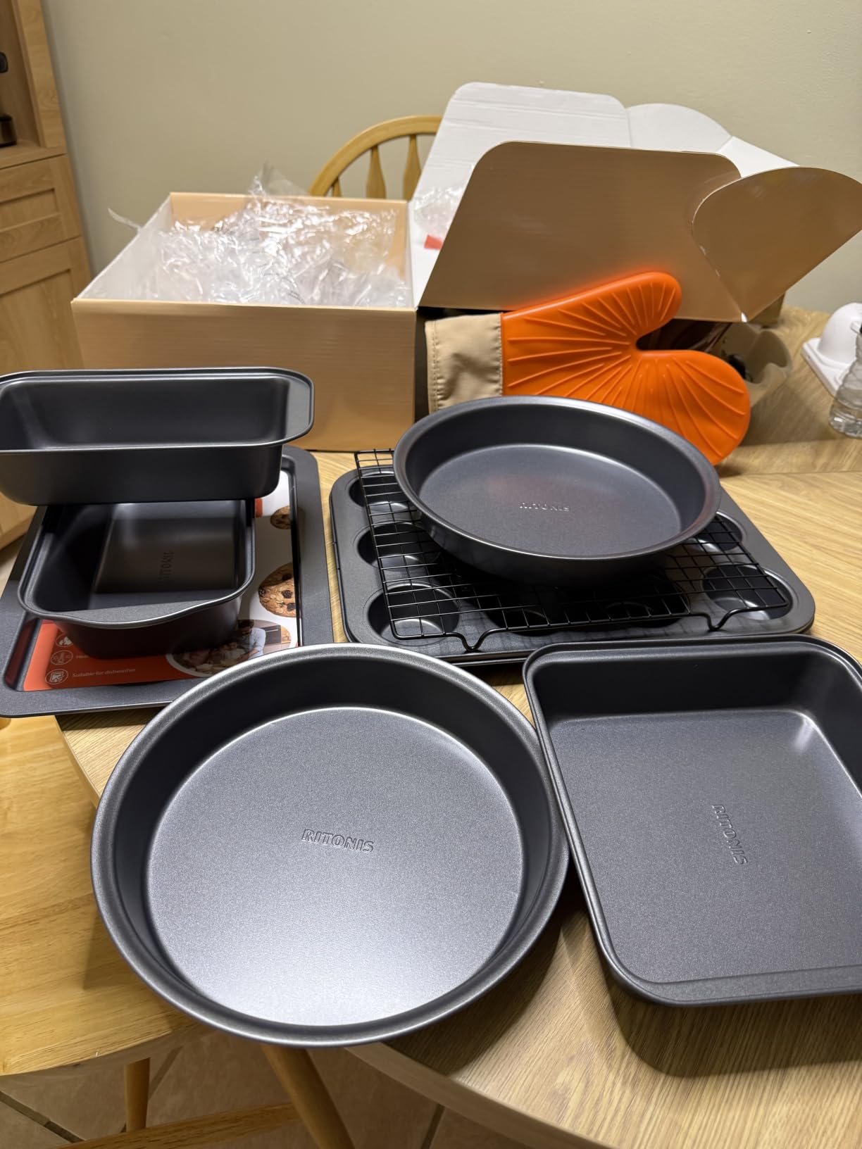 8-Piece Baking Pans Set, Nonstick Baking Set, Baking Glove Included customer photo 1