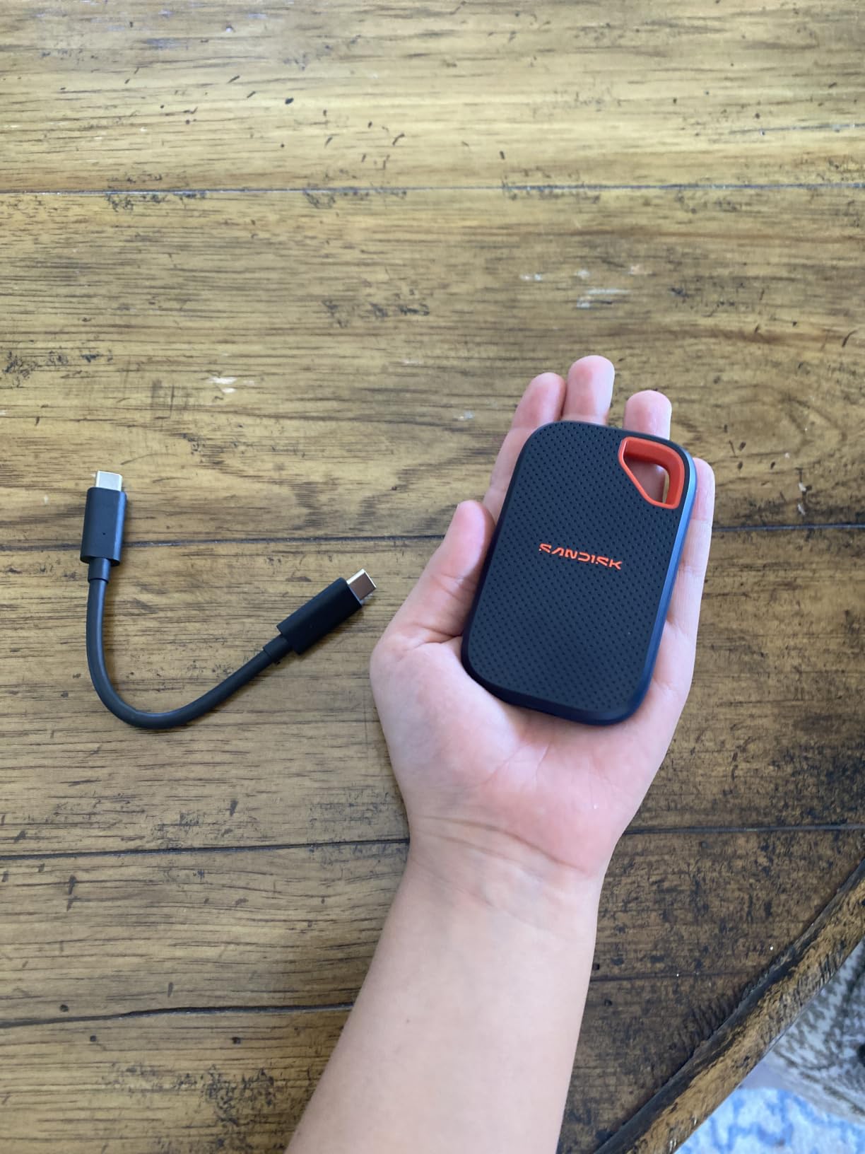 SANDISK 1TB Extreme Portable SSD (New Model) - up to 2000MB/s Transfer speeds, USB Type-C connectivity, Reliable Durability - Black - SDSSDE70-1T00-G25 customer photo 1