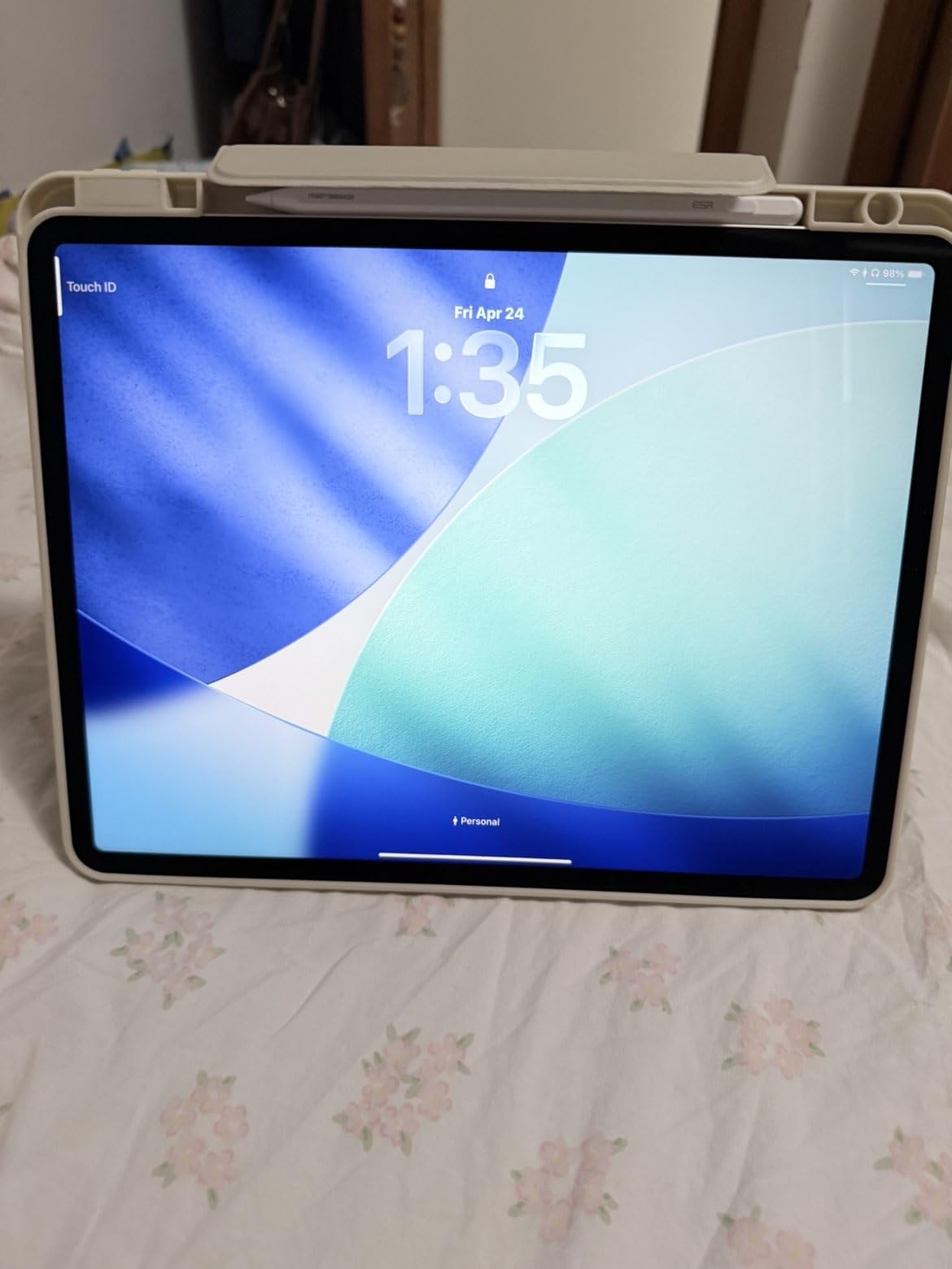 Apple iPad Air 13-inch (M4): Liquid Retina Display, 128GB, 12MP Front/Back Camera, Wi-Fi 7 with Apple N1, Touch ID, All-Day Battery Life - Space Gray customer photo 2