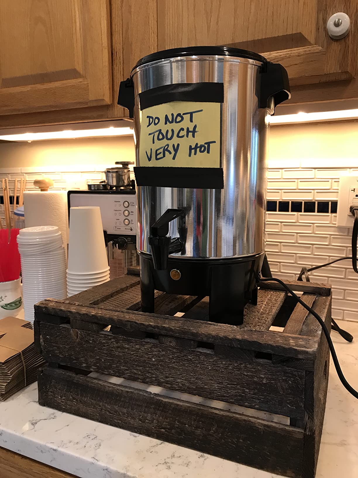 West Bend 33600 Coffee Urn Commercial Highly-Polished Aluminum NSF Approved Features Automatic Temperature Control Large Capacity with Fast Brewing and Easy Clean Up, 100-Cup, Silver customer photo 1