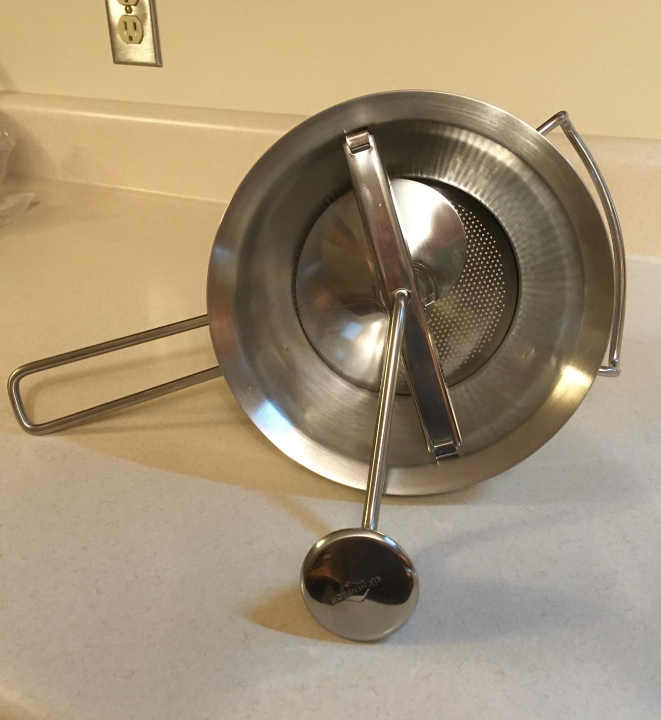 Stainless Steel Food Mill, Silver, Large, 18/10 Steel, 4 Interchangeable Discs, Strainer for Sauce, 15.5x8.75x4.75 inches, 0.4 kg customer photo 1