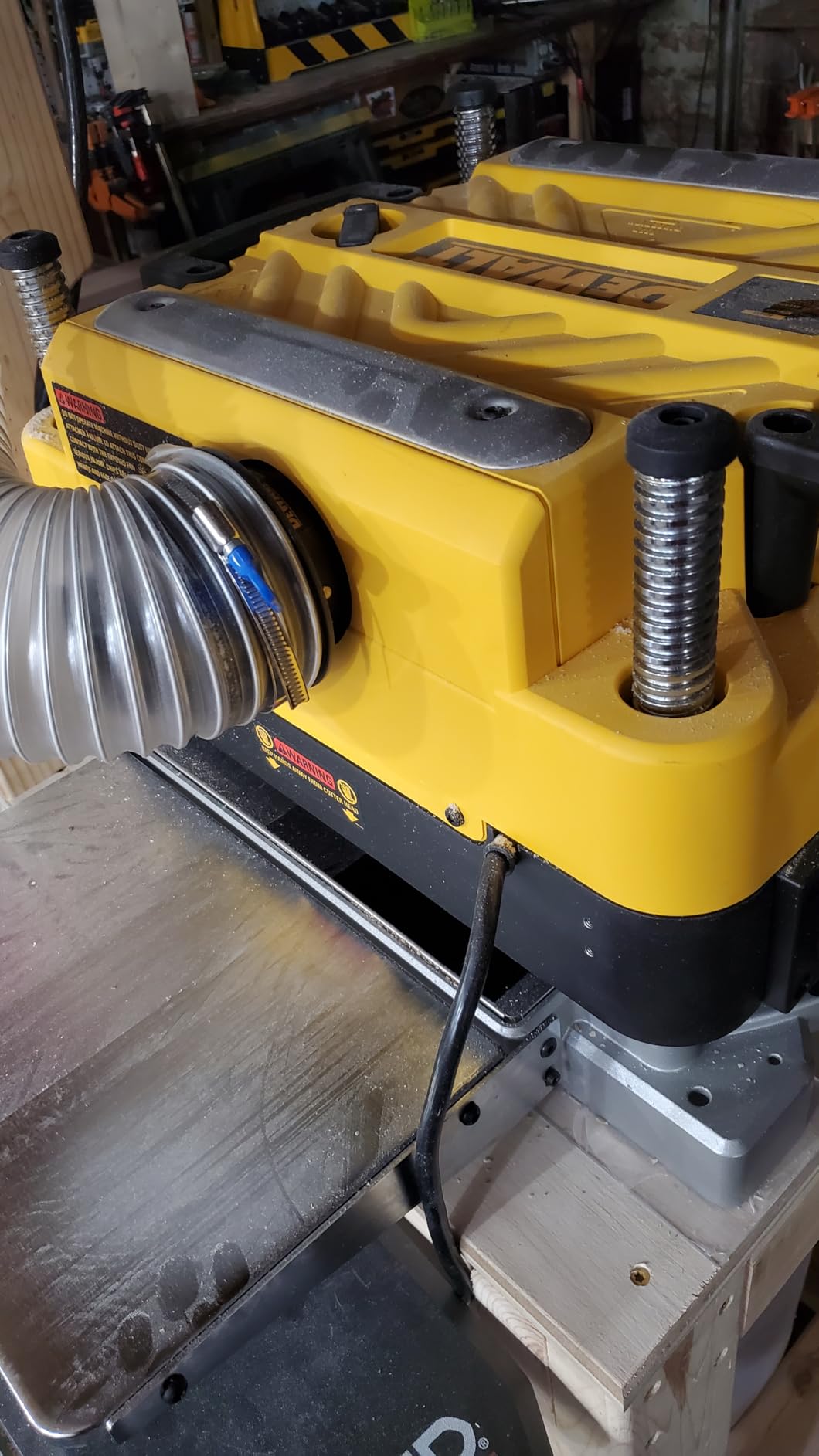 DEWALT Planer, Thickness Planer, 13-Inch, 3 Knife for Larger Cuts, Two Speed 20,000 RPM Motor, Corded (DW735) customer photo 2