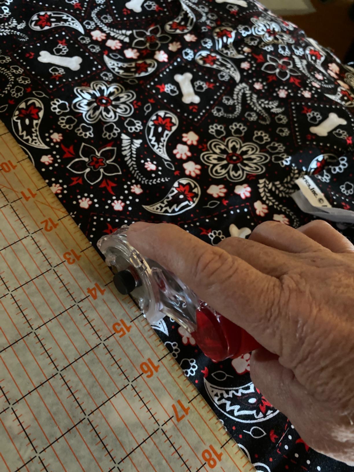 Martelli - Right Handed 45mm Ergonomic Fabric Rotary Cutter - sewing quilting fashion design - blade cover for safe pain free fabric cutting - great if you have arthritis or carpal tunnel customer photo 1
