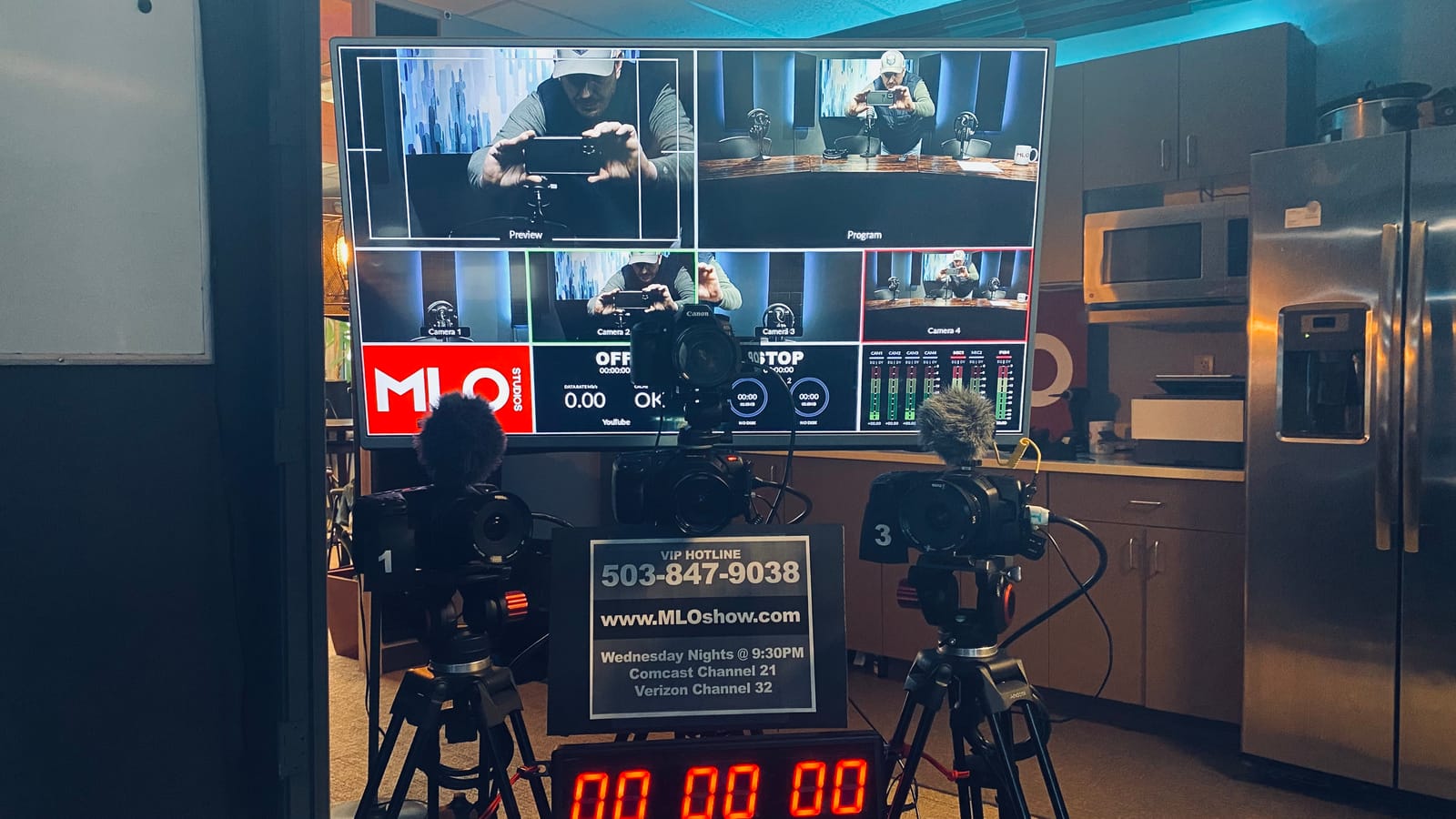 Flashpoint 10' C Light Stand on Turtle Base Kit with Two Tier Spring Loaded Riser Column, 3' GOBO Heads, Baby Pin and 40' Grip Arm, Chrome customer photo 1