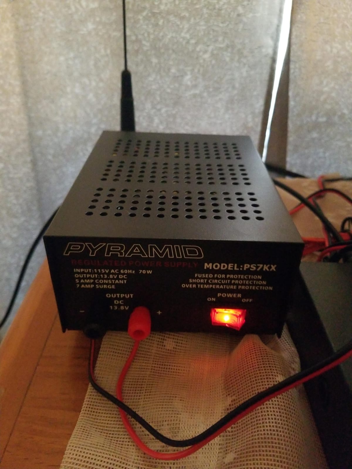 Pyramid Universal Compact Bench Power Supply - 5 Amp Linear Regulated Home Lab Benchtop AC-to-DC 12V Converter w/ 13.8 Volt DC 115V AC 70 Watt Power Input, Screw Type Terminals, Cooling Fan - PS7KX customer photo 1