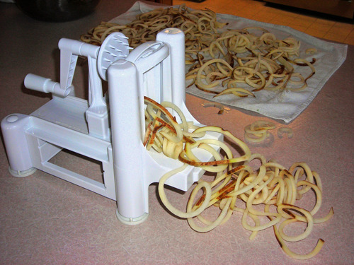 Paderno World Cuisine 3-Blade Vegetable Slicer / Spiralizer, Counter-Mounted and includes 3 Stainless Steel Blades customer photo 2
