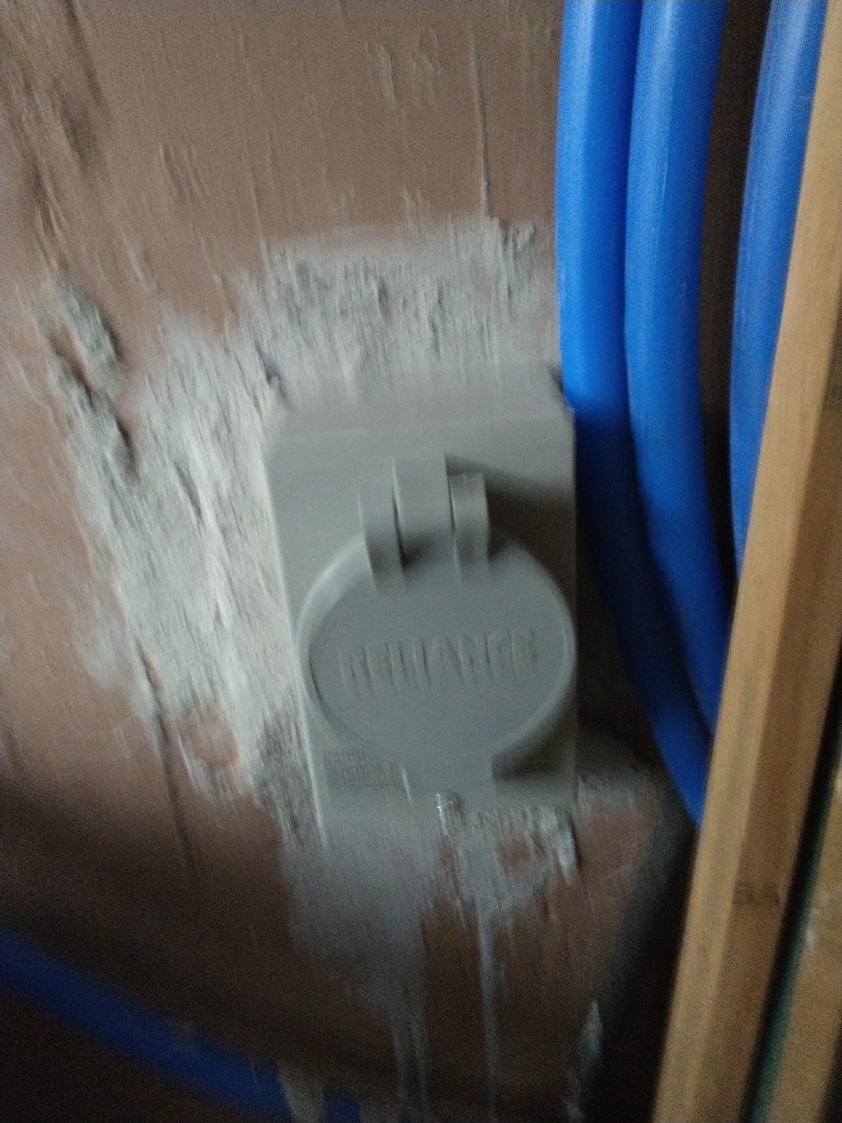 Siemens E1020MB1100FCGP 100-Amp Indoor Narrow Width Renovation Main Breaker Load Center, 10-Space 20-Circuit, Gray customer photo 1