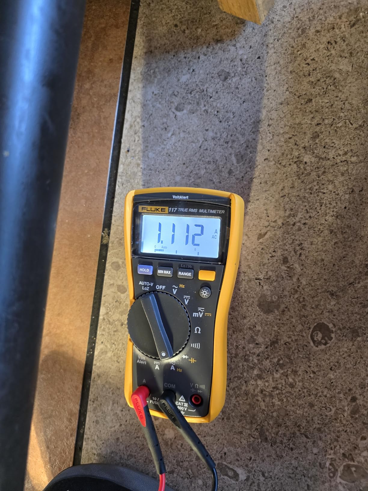 Fluke 117 Digital Multimeter, Non-Contact AC Voltage Detection, Measures Resistance/Continuity/Frequency/Capacitance/Min Max Average, Automatic AC/DC Selection, Low Impedance Mode customer photo 1