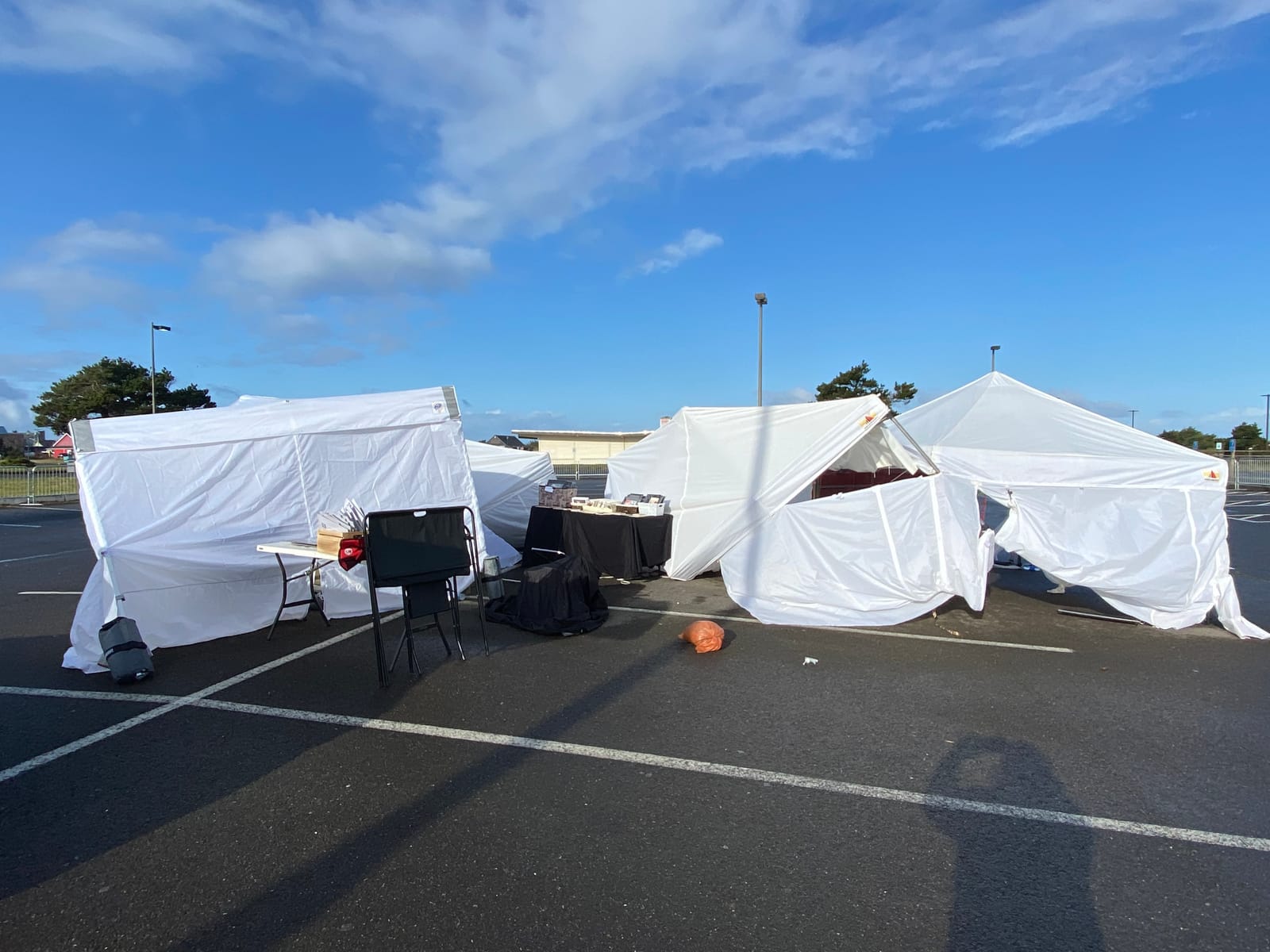 E-Z UP ES100S Instant Commercial Pop Up Canopy Tent, 10' x 10' with 3 Sidewalls, 1 Mid-Zip Sidewall and Wide-Trax Roller Bag, White customer photo 1
