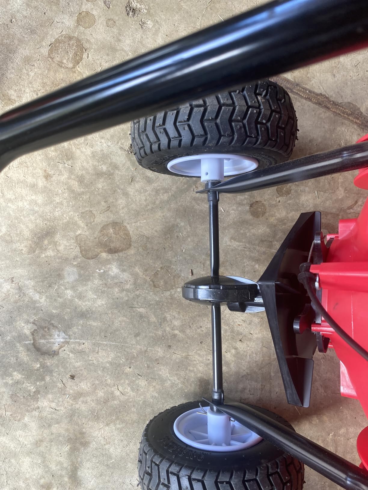 EarthWay 2030P-Plus 65 LB (29 KG) Capacity Commercial Walk-Behind Broadcast Spreader customer photo 2