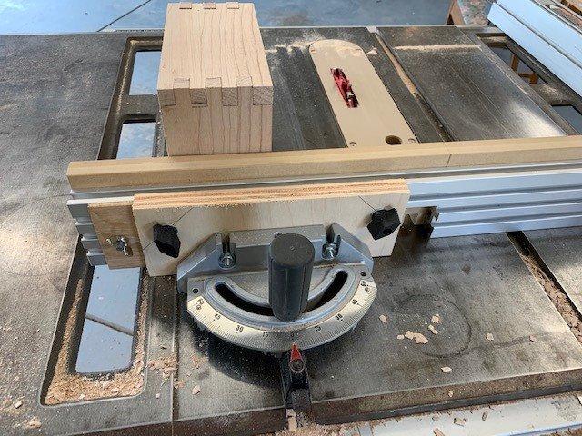 Woodhaven 4555 Box Joint Jig | cuts box joints 1/8