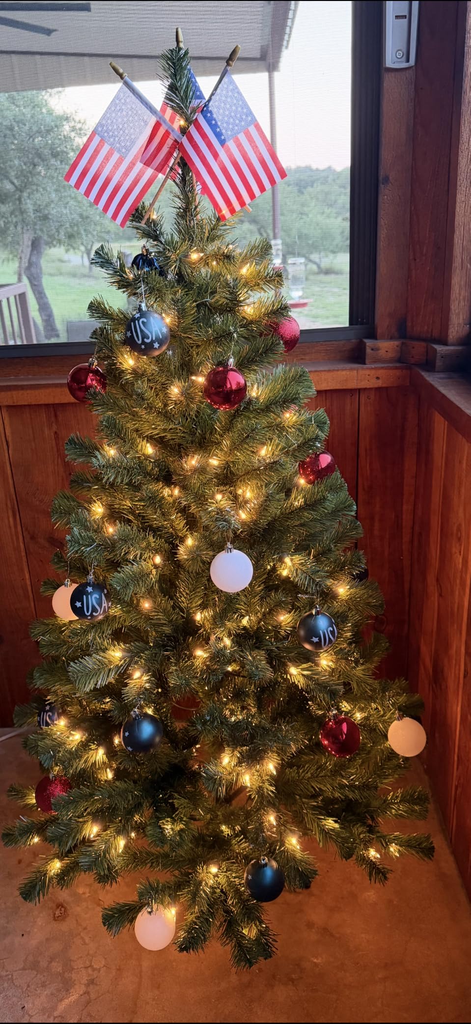 National Tree Company 9ft Pre-Lit North Valley Spruce Christmas Tree | 700 Clear Lights, 2,128 Tips, Includes Stand, Artificial, Green customer photo 1
