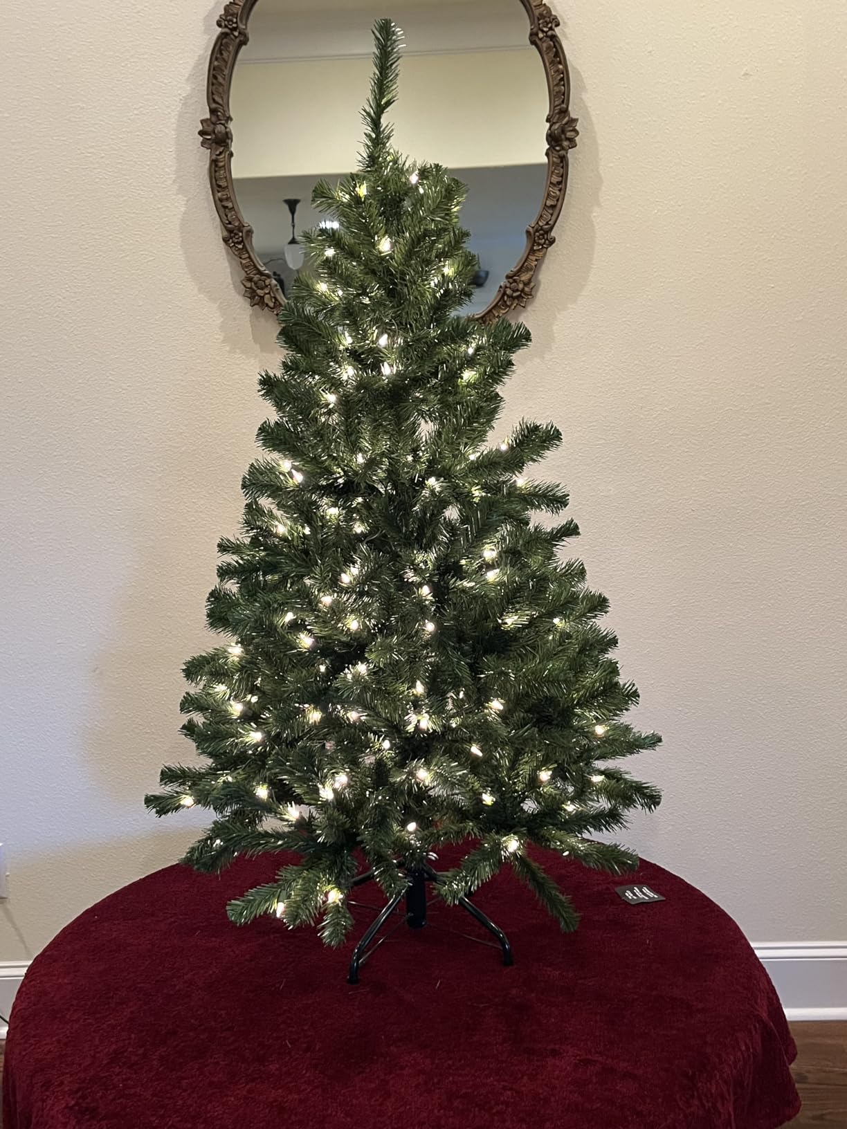National Tree Company 9ft Pre-Lit North Valley Spruce Christmas Tree | 700 Clear Lights, 2,128 Tips, Includes Stand, Artificial, Green customer photo 2