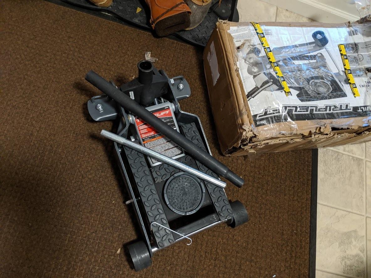 Powerbuilt 2 Ton Triple Lift Floor Jack, Lifts Cars, Trucks, Motorcycles, ATV's, Transmissions, Tie-Down Loops, Locking Safety Bar - 620422E customer photo 2