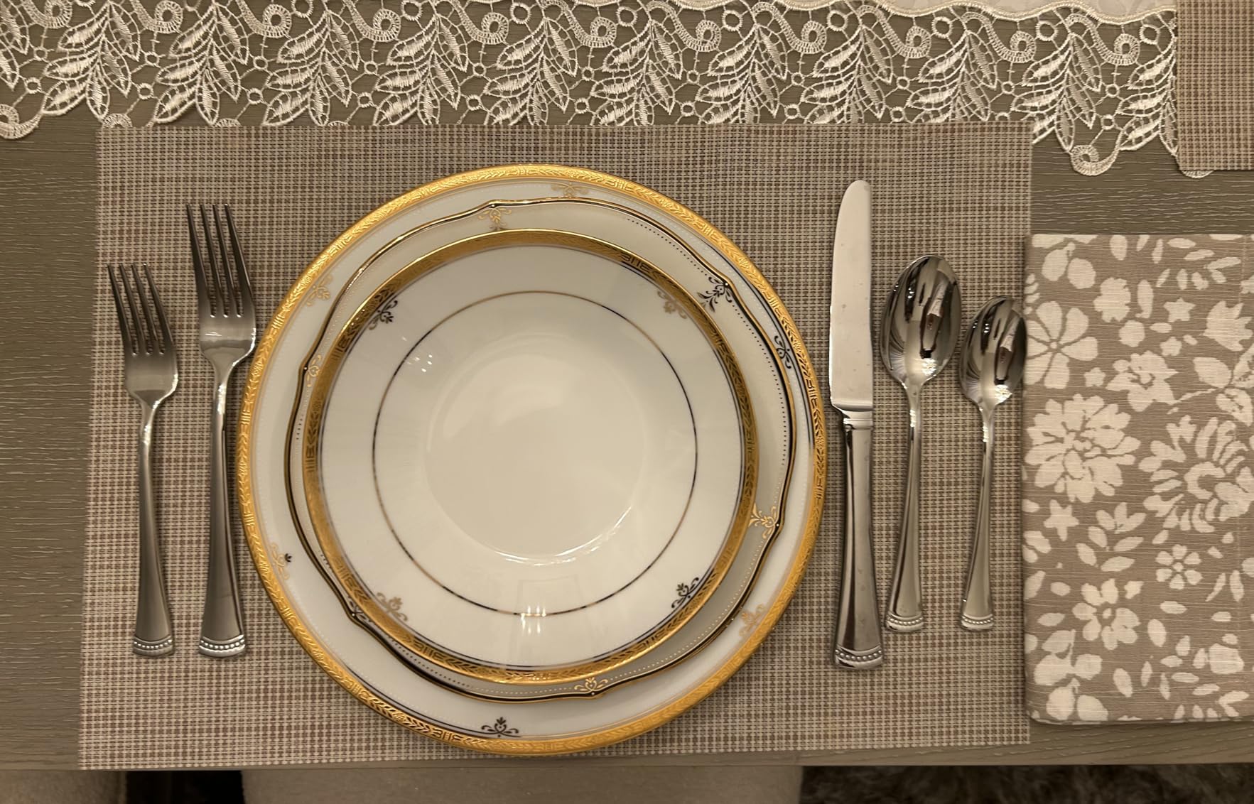 Lenox Silverware Set For 12, Portola 65-Piece Flatware Set with Serving Utensils, Service For 12, 18/10 Stainless Steel Flatware, Dishwasher Safe, Knives Spoons and Forks (Silver, 65 pieces) customer photo 1