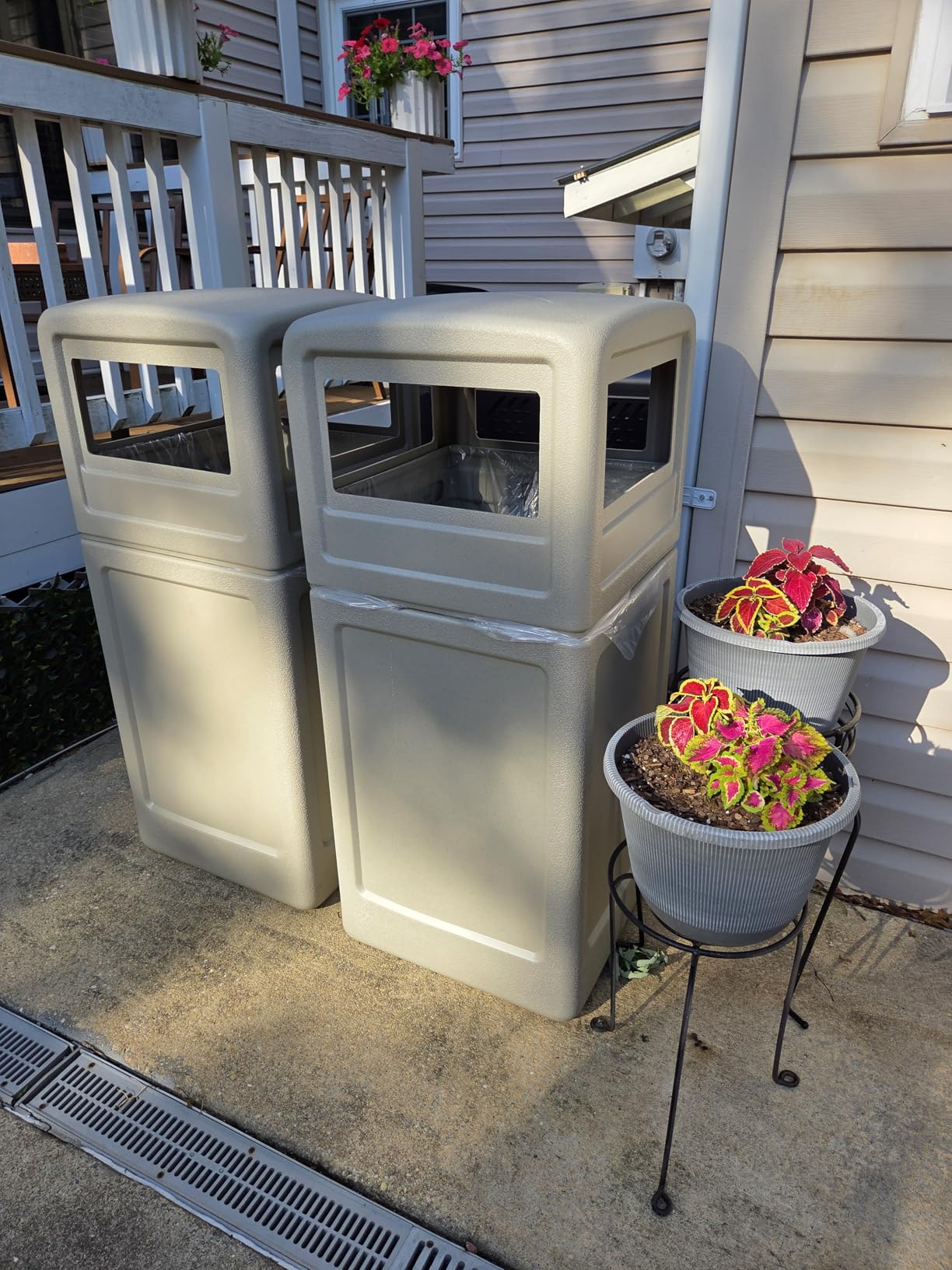Commercial Zone-73290199 PolyTec 42 Gallon Square Waste Container with Dome Lid Color: Black customer photo 2