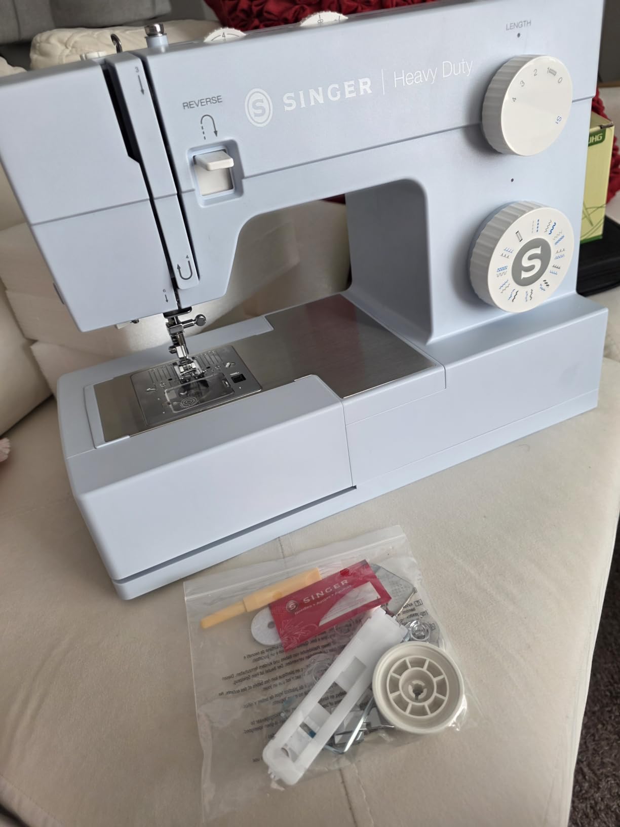 SINGER Heavy Duty 4423 (Grey) High Speed Sewing Machine + Accessories | 23 Built-In Stitches Deliver 97 Stitch Applications | 50% More Power, 1100 Stitches/Min | Metal Frame, 1-Step Buttonhole | 1100 Spm, Heavy-Duty Metal Frame, 1-Step Buttonhole, Built-in Needle Threader customer photo 2