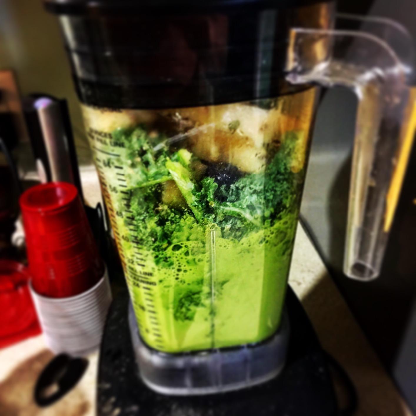 Waring Blender with Variable-Speed & 64 oz. Copolyester Jar | Xtreme Blender, 3.5 HP Commercial Motor, 75+ Drinks a Day, Frozen Drinks & Smoothies for Bars & Restaurants, NSF Certified customer photo 2